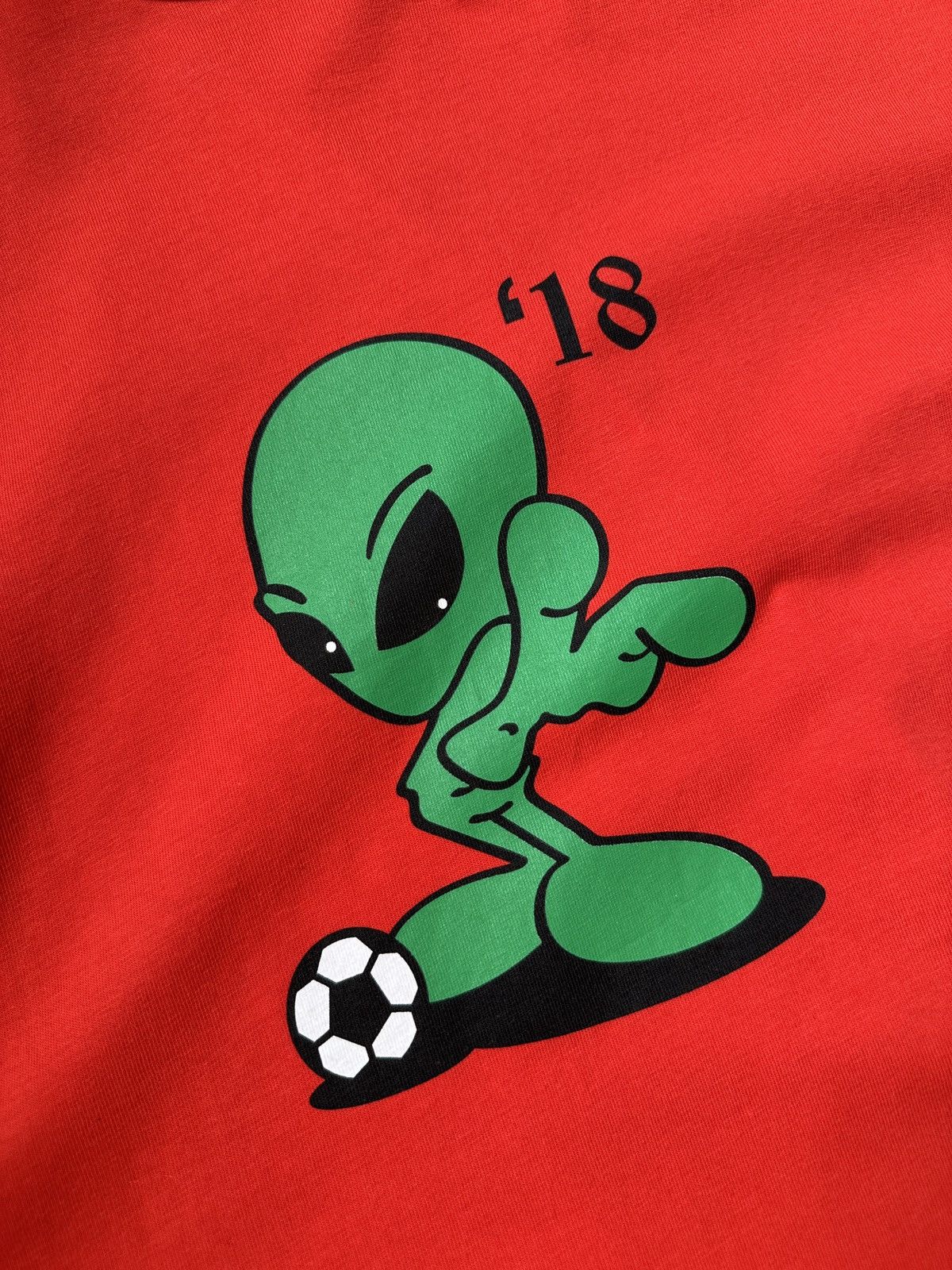 Gosha Rubchinskiy GOSHA RUBCHINSKIY Alien Tee Oversized T-Shirt Red Size US M / EU 48-50 / 2 - 11 Thumbnail