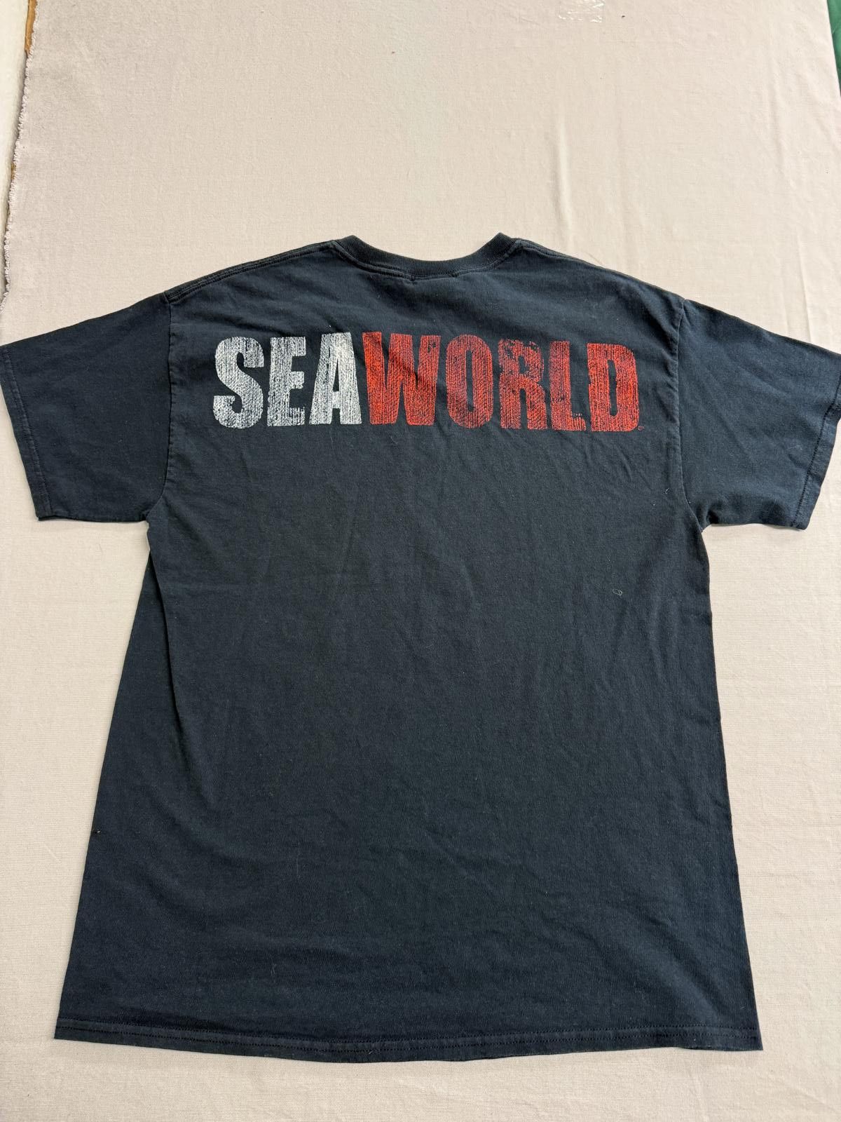 Other VIntage SeaWorld T-shirt Shark Bite Me Tee - Large Size US L / EU 52-54 / 3 - 2 Thumbnail