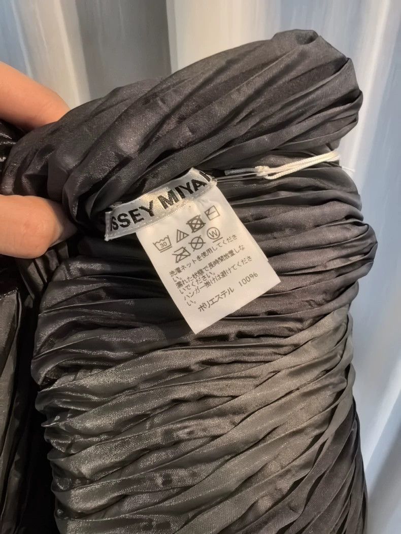 Issey Miyake Issey Miyake size:2 Black main line shimmering fish-scale Size XS / US 0-2 / IT 36-38 - 6 Thumbnail