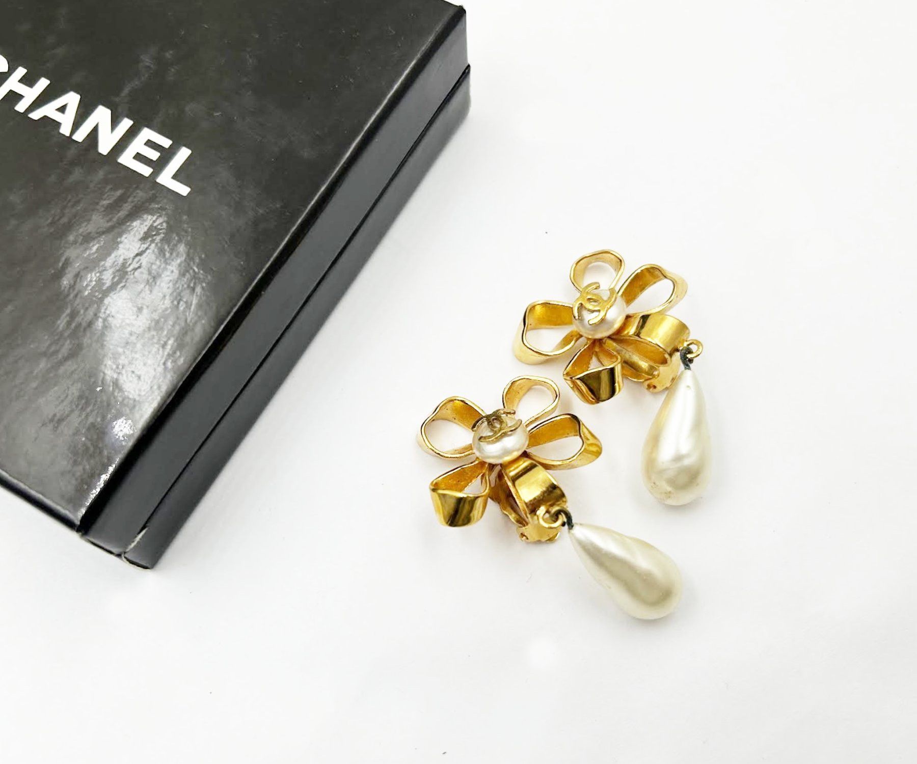 Chanel Chanel Gold Plated CC Ribbon Flower Pearl Dangle Earrings Size ONE SIZE - 2 Thumbnail