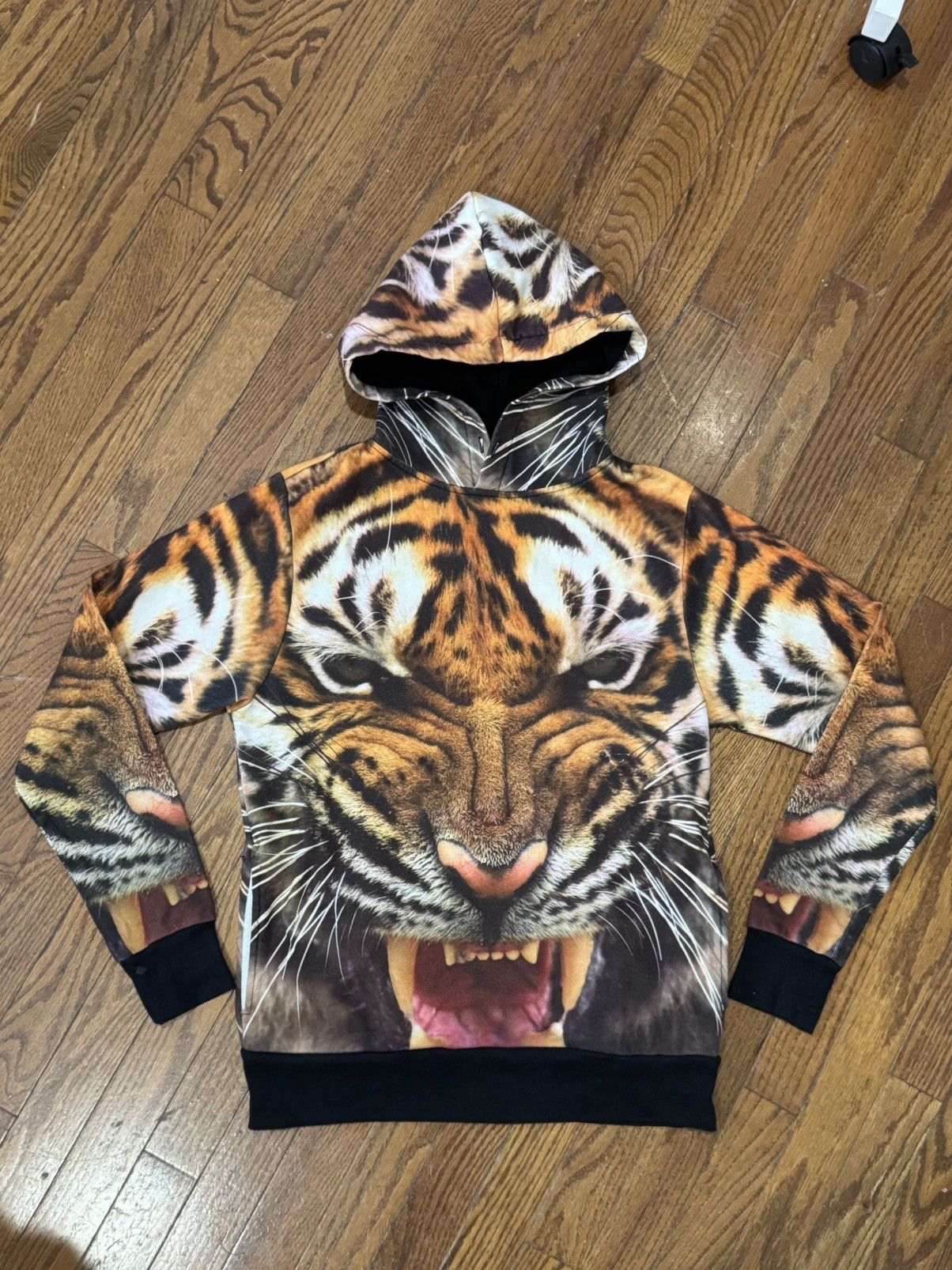 Vintage Super massive all over Tiger print hoodie Size US S / EU 44-46 / 1 - 1 Thumbnail