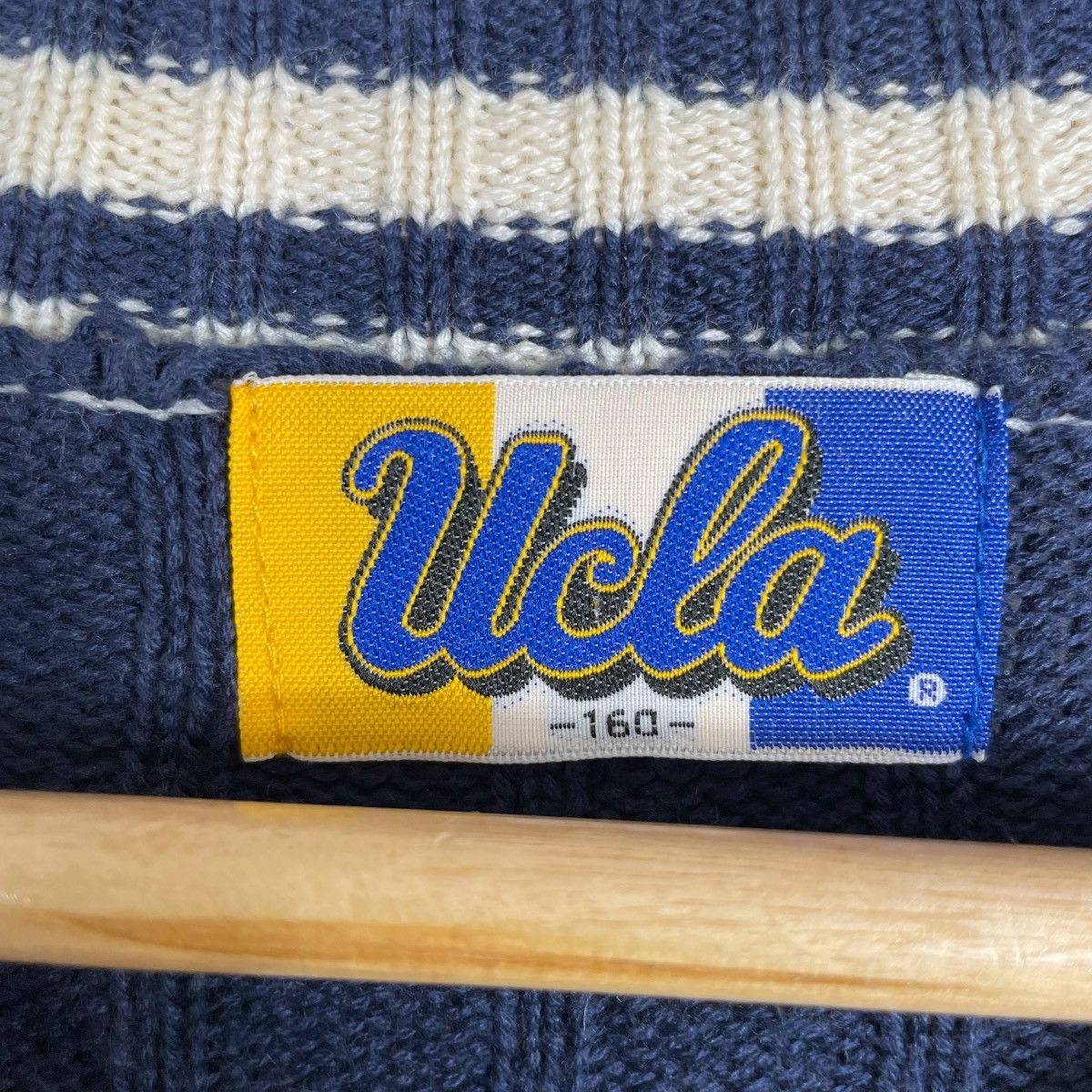 Other Vintage 80s UCLA Knitwear Vneck Sweater Size US XL / EU 56 / 4 - 6 Thumbnail