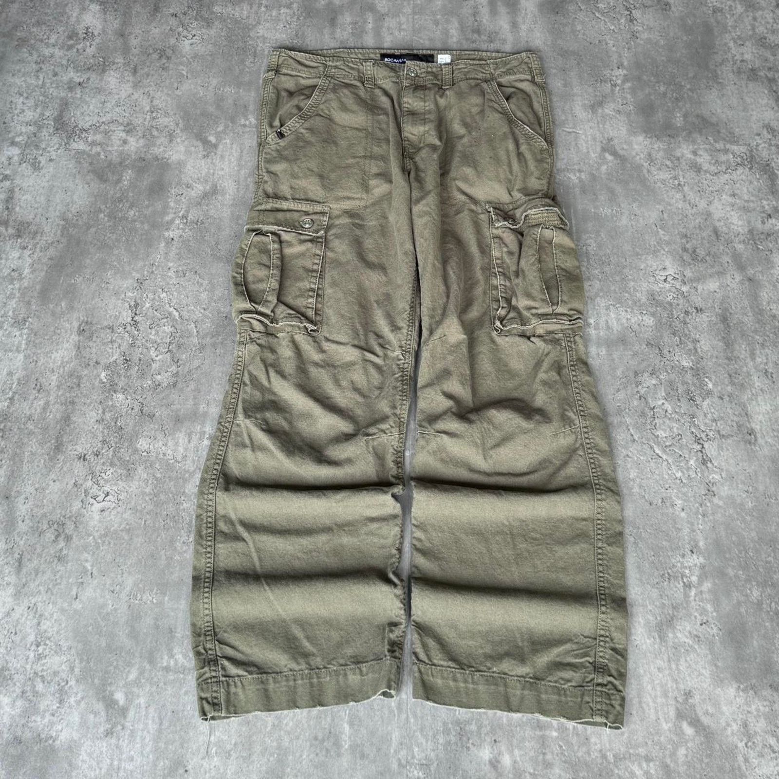 JNCO × Japanese Brand × Rocawear Vintage Y2K Baggy Jnco Style Rocawear Distressed Cargo Pants Size US 36 / EU 52 - 1 Thumbnail