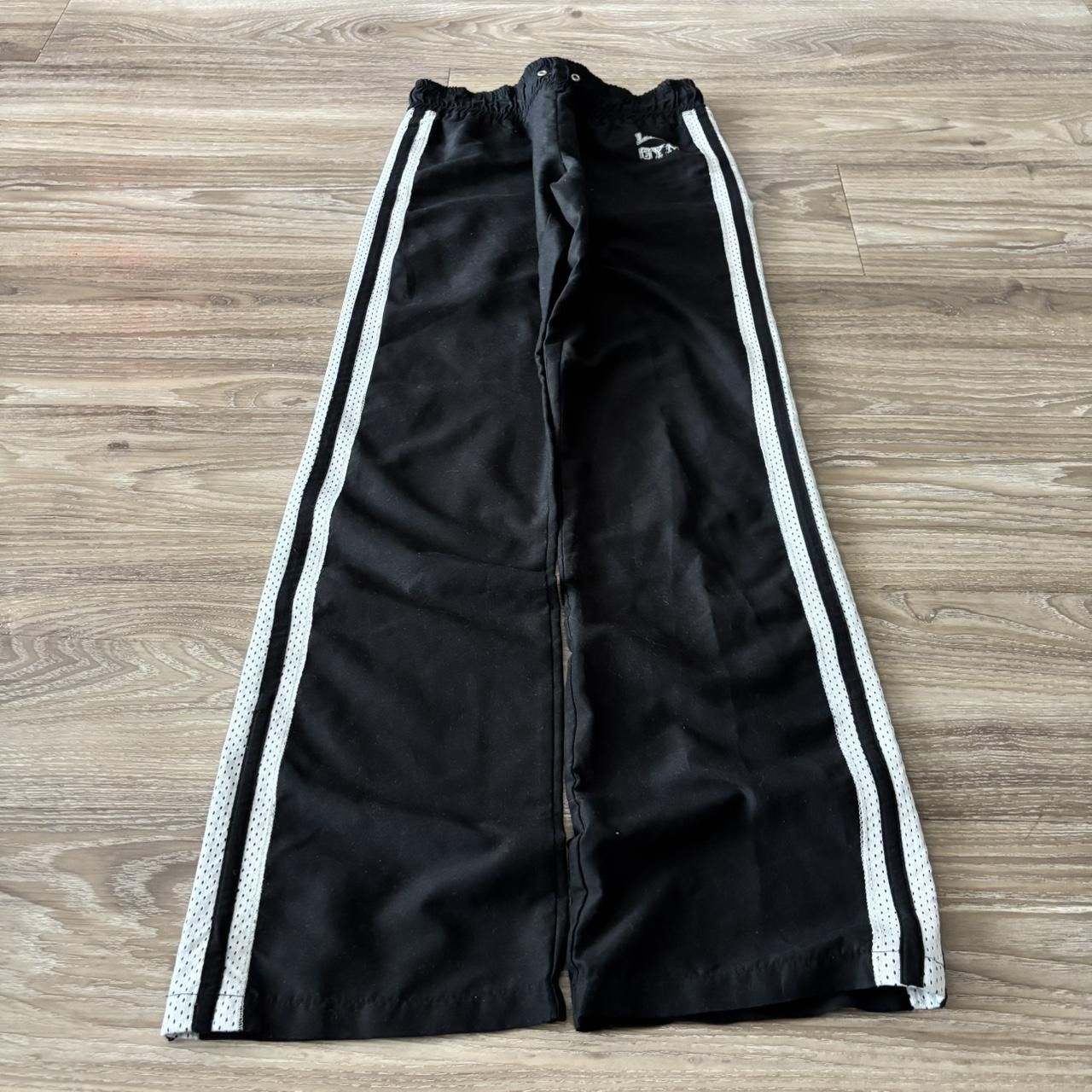 Japanese Brand Vintage Y2K/2000s Cute Black Striped Streetwear Track Pants! Fits S Size 26" / US 2 / IT 38 - 1 Thumbnail