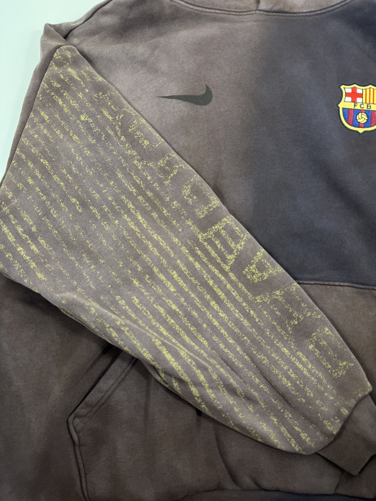 Nike × Travis Scott FCB SPLIT DYE CREST HOODIE Size US XL / EU 56 / 4 - 5 Thumbnail