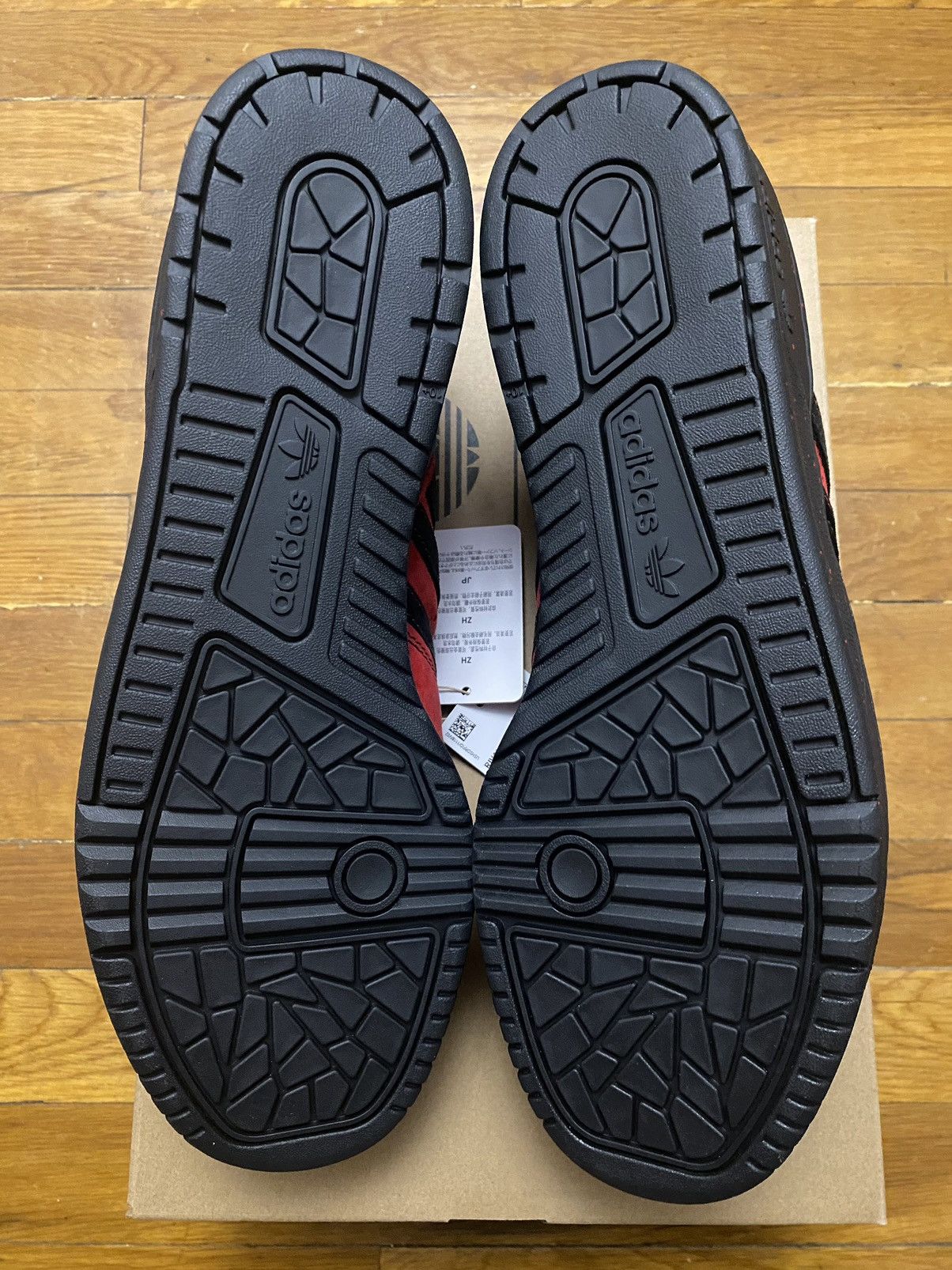 Adidas Size 11 - adidas Rivalry Low Deadpool & Wolverine Deadpool Size US 11 / EU 44 - 6 Thumbnail
