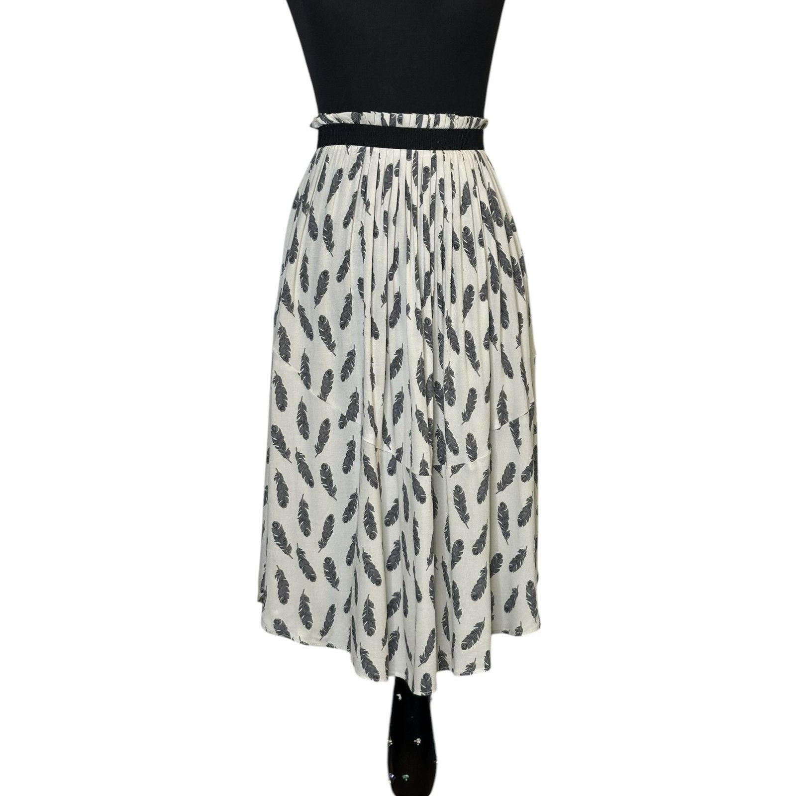 H&M H&M cream black leaves print pleated midi skirt size 4 Size 27" / US 4 / IT 40 - 1 Thumbnail