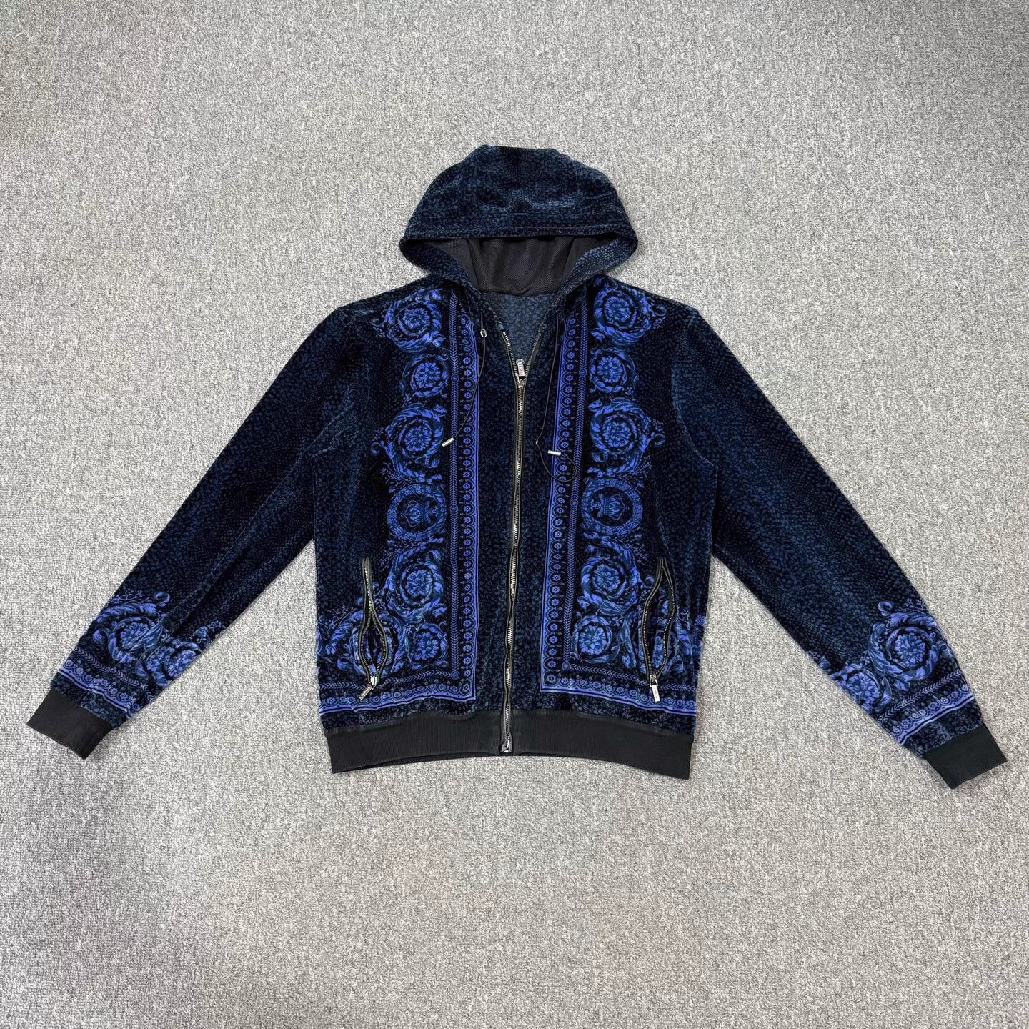 Versace Versace black blue velvet Medusa zip jacket S95new Size US S / EU 44-46 / 1 - 1 Thumbnail