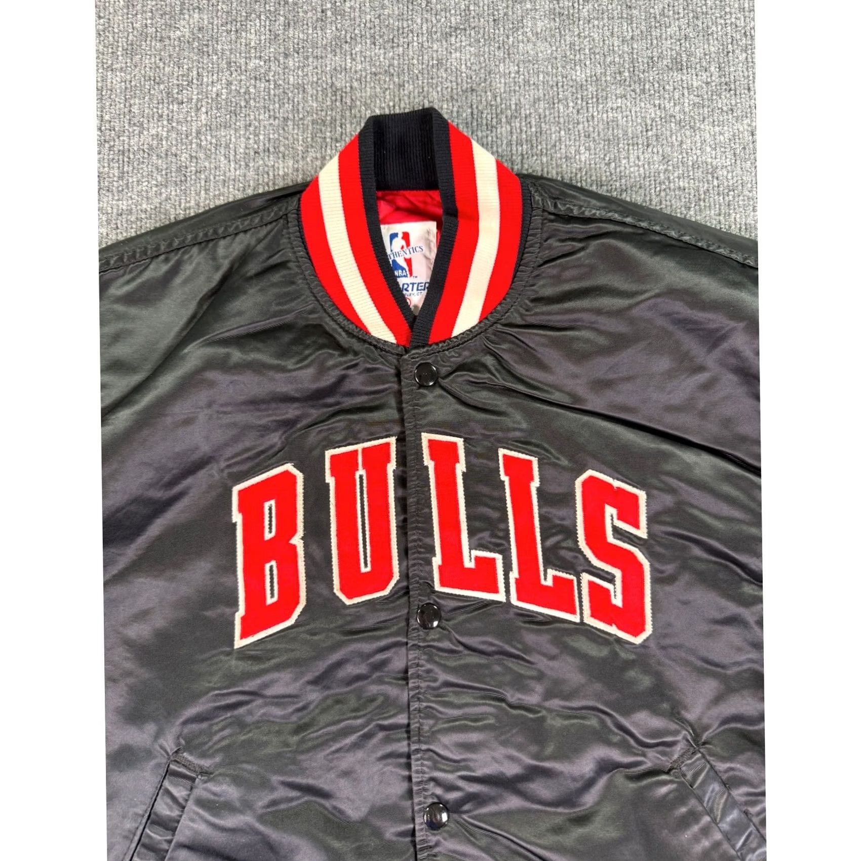 Starter VINTAGE Starter Chicago Bulls Satin Bomber Jacket Mens L Black 90s Varsity Jacket Size US L / EU 52-54 / 3 - 2 Thumbnail