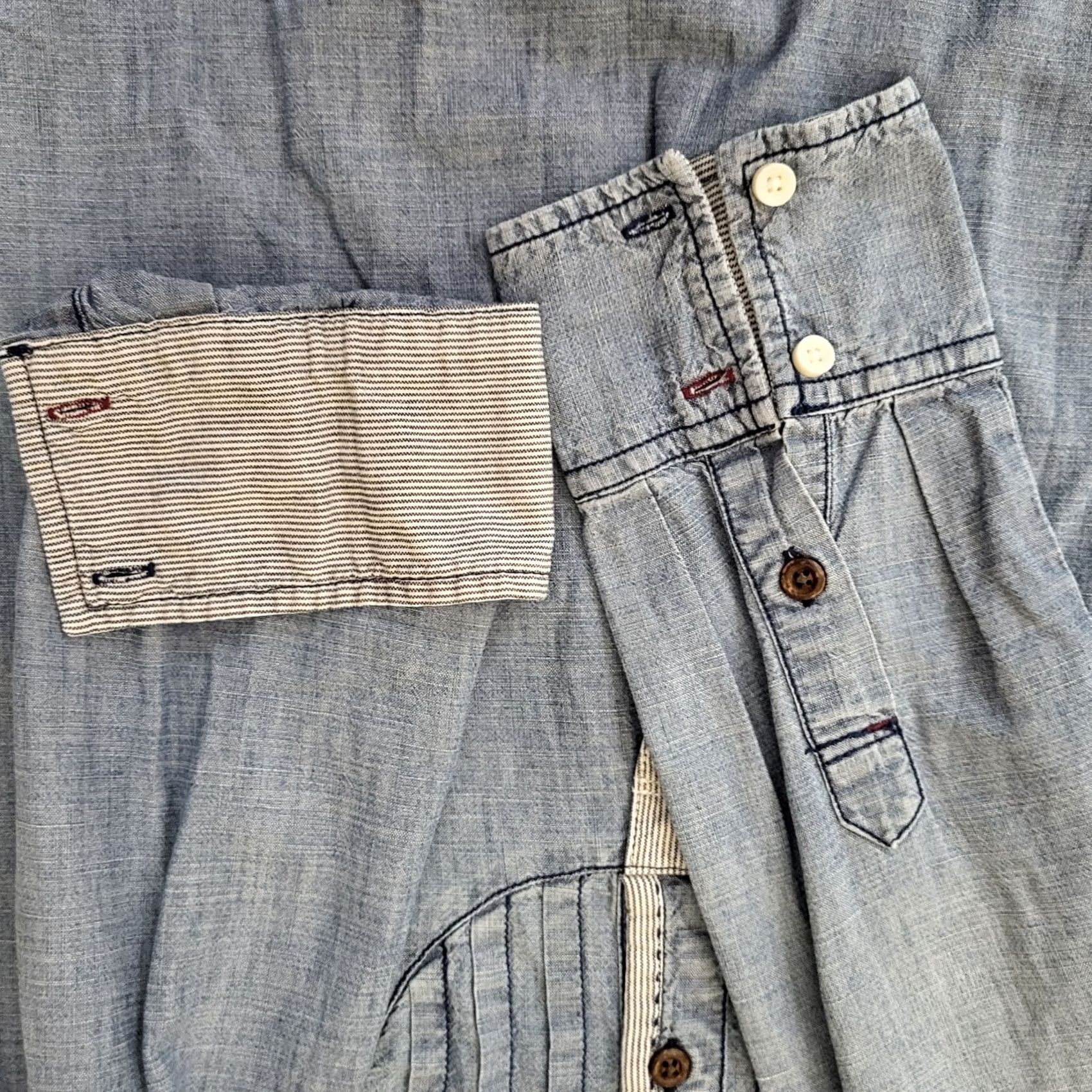 Levi's Levi's Button-Up Chambray Shirt 3/4 Sleeve Women M Blue Regular Size Levi's Shirt Women M Blue Chambray Button-Up 3/4 Sleeve Casual Everyday Size M / US 6-8 / IT 42-44 - 8 Thumbnail