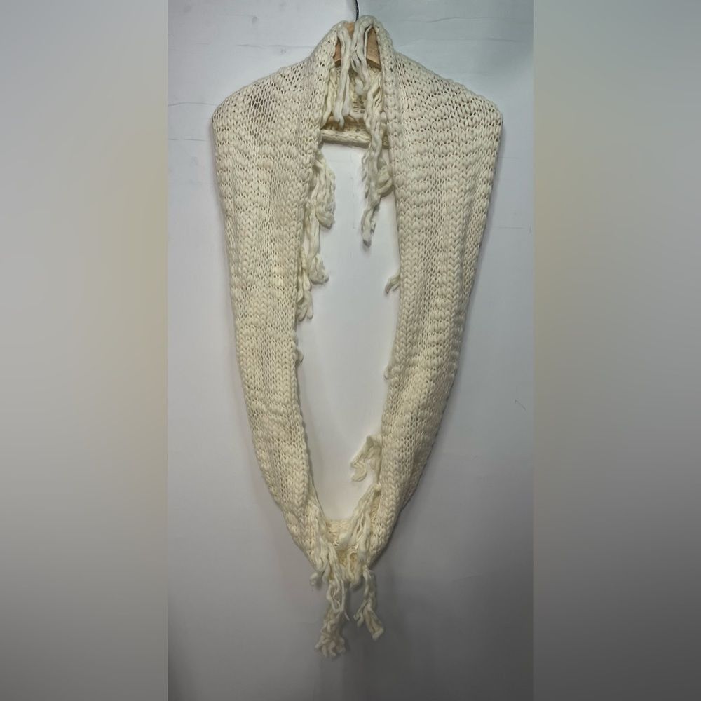 Other Marilyn Monroe Chunky Knit Cream Infinity Scarf Size ONE SIZE - 2 Thumbnail