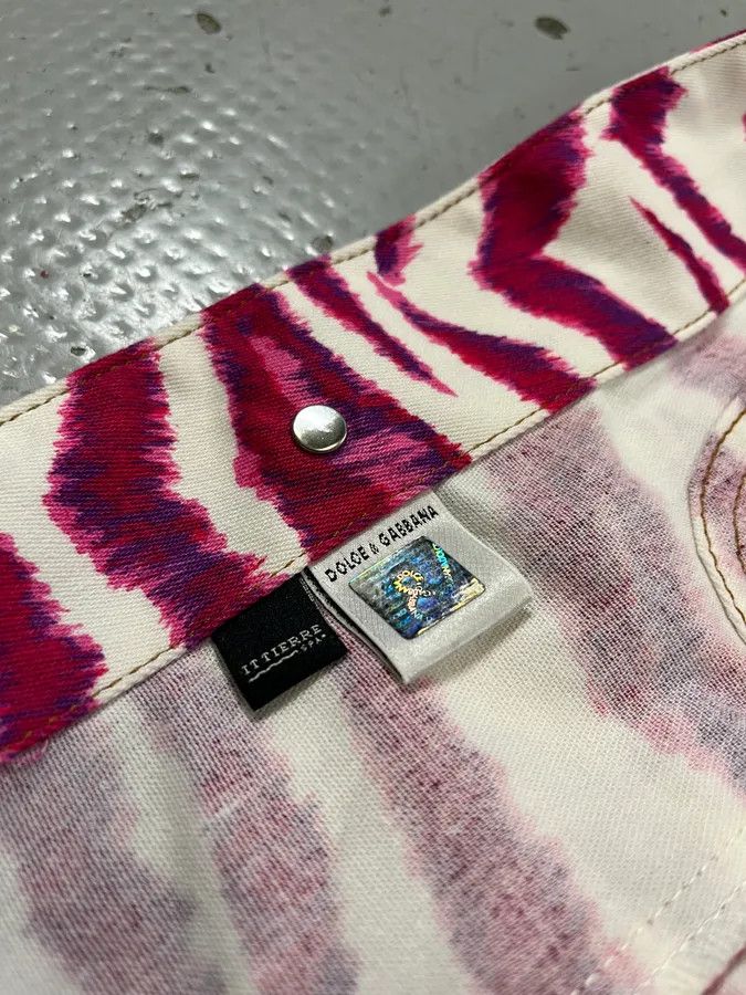 Dolce & Gabbana 2000s Dolce & Gabbana Tiger Stripes White & Fuschia Jacket Size US M / EU 48-50 / 2 - 12 Thumbnail