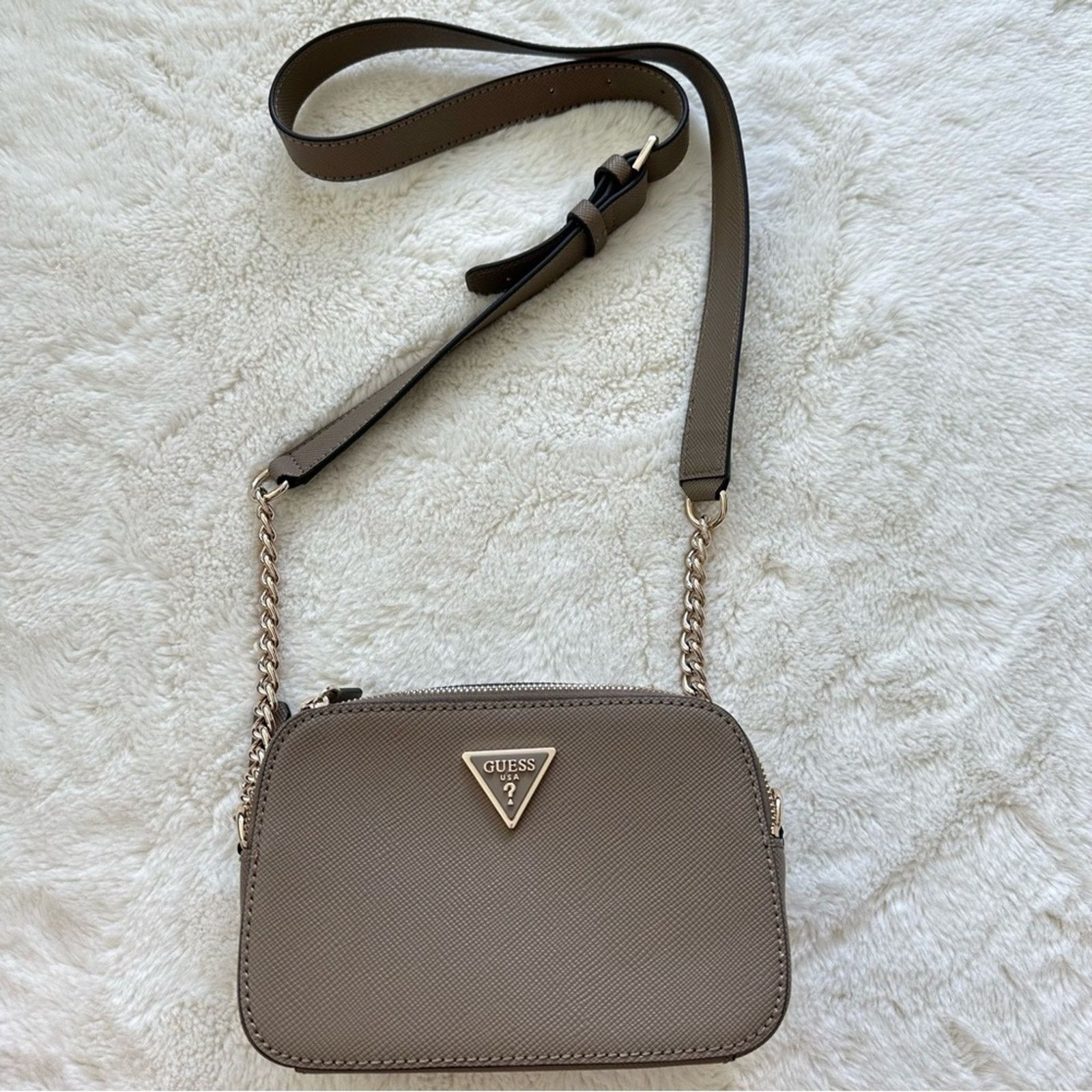 Guess NWT!!! Guess camera crossbody bag Retail 128$ Size ONE SIZE - 1 Thumbnail