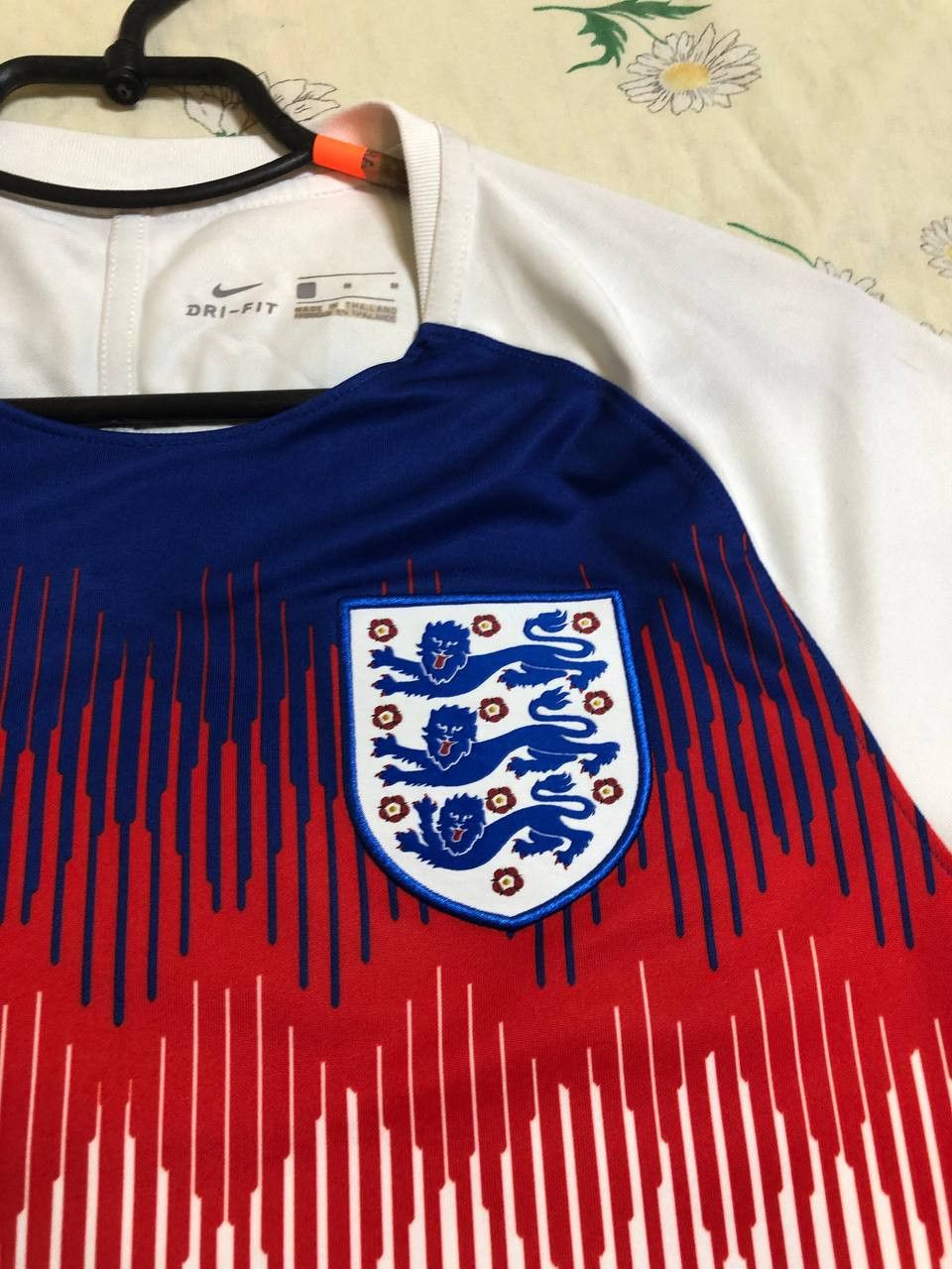 Nike ENGLAND NIKE 2018 WORLD CUP FOOTBALL SOCCER WARM Size US M / EU 48-50 / 2 - 10 Thumbnail