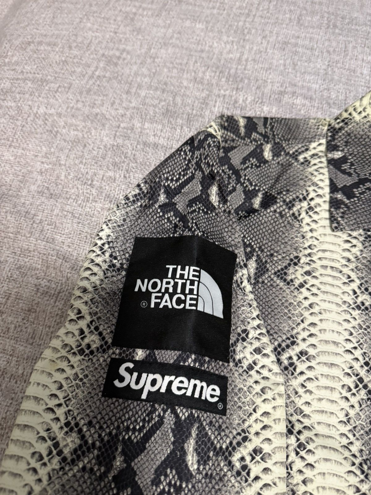 Supreme × The North Face Supreme tnf the north face snakeskin taped seam coach Jacket Size US M / EU 48-50 / 2 - 3 Thumbnail