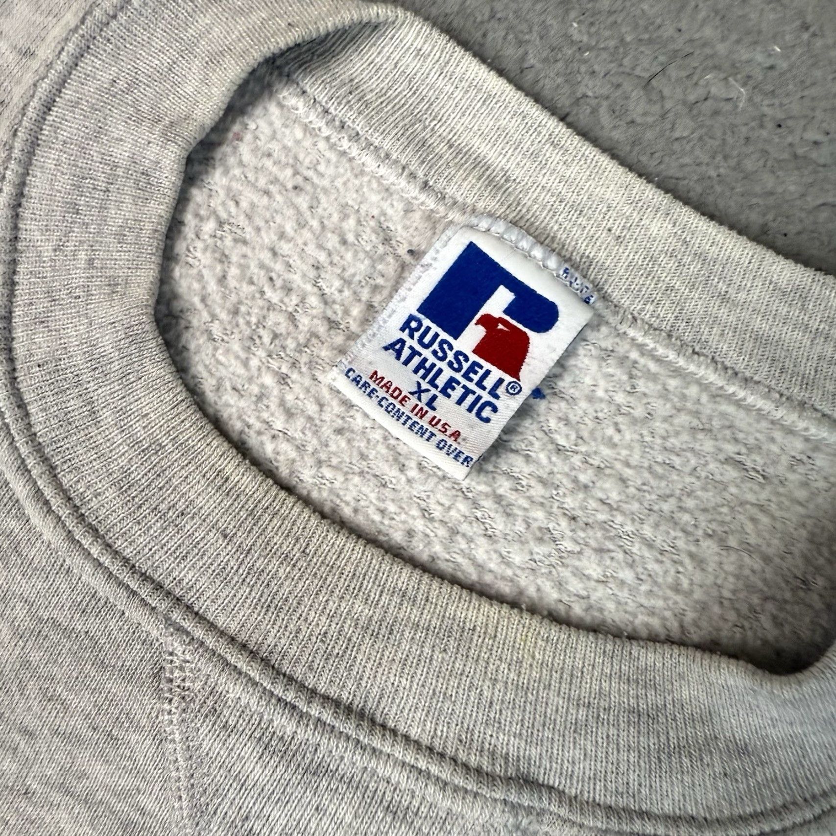 Vintage VINTAGE Russell Athletic South Hampton Sweatshirt Men XL Gray 90s Pullover Distressed Rare Size US XL / EU 56 / 4 - 7 Thumbnail
