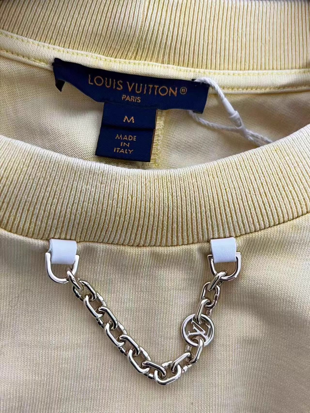Louis Vuitton LV Yellow Logo Print Distressed Crewneck Cotton SS T-Shirt M Size M / US 6-8 / IT 42-44 - 3 Thumbnail