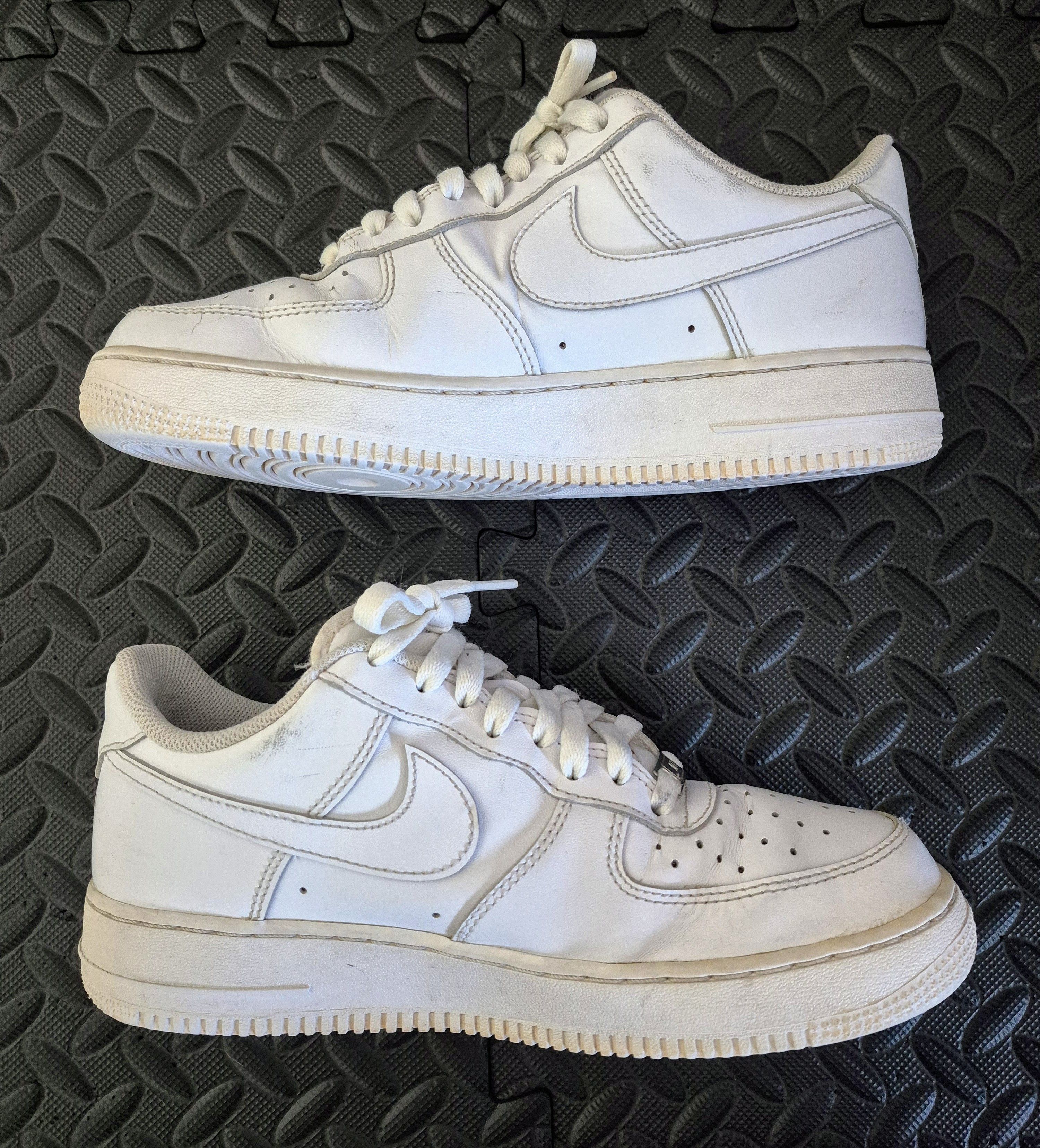 Nike Size 8.5M - Nike Air Force 1 Low '07 Triple White Size US 8.5 / EU 41-42 - 2 Thumbnail