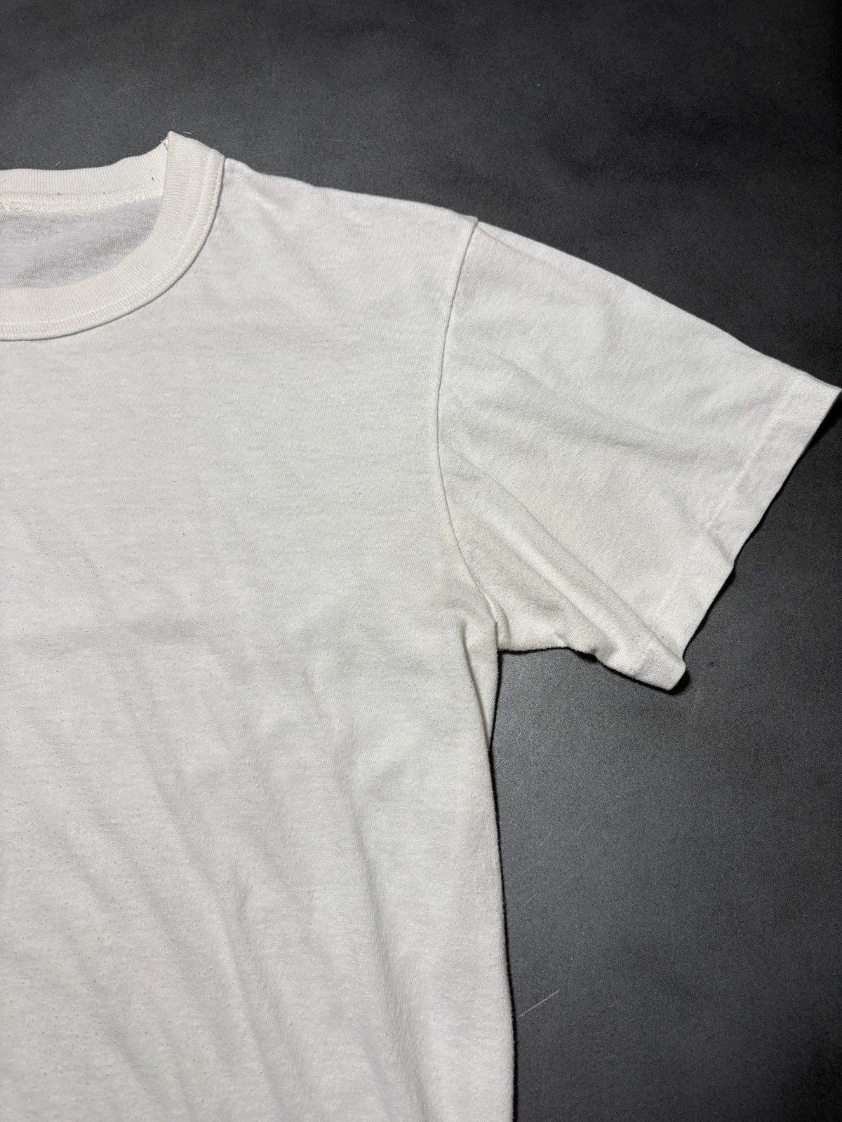 Vintage Vintage Blank Tee White T-Shirt 1970s 1980s Tubular Base Lay Size US S / EU 44-46 / 1 - 6 Thumbnail