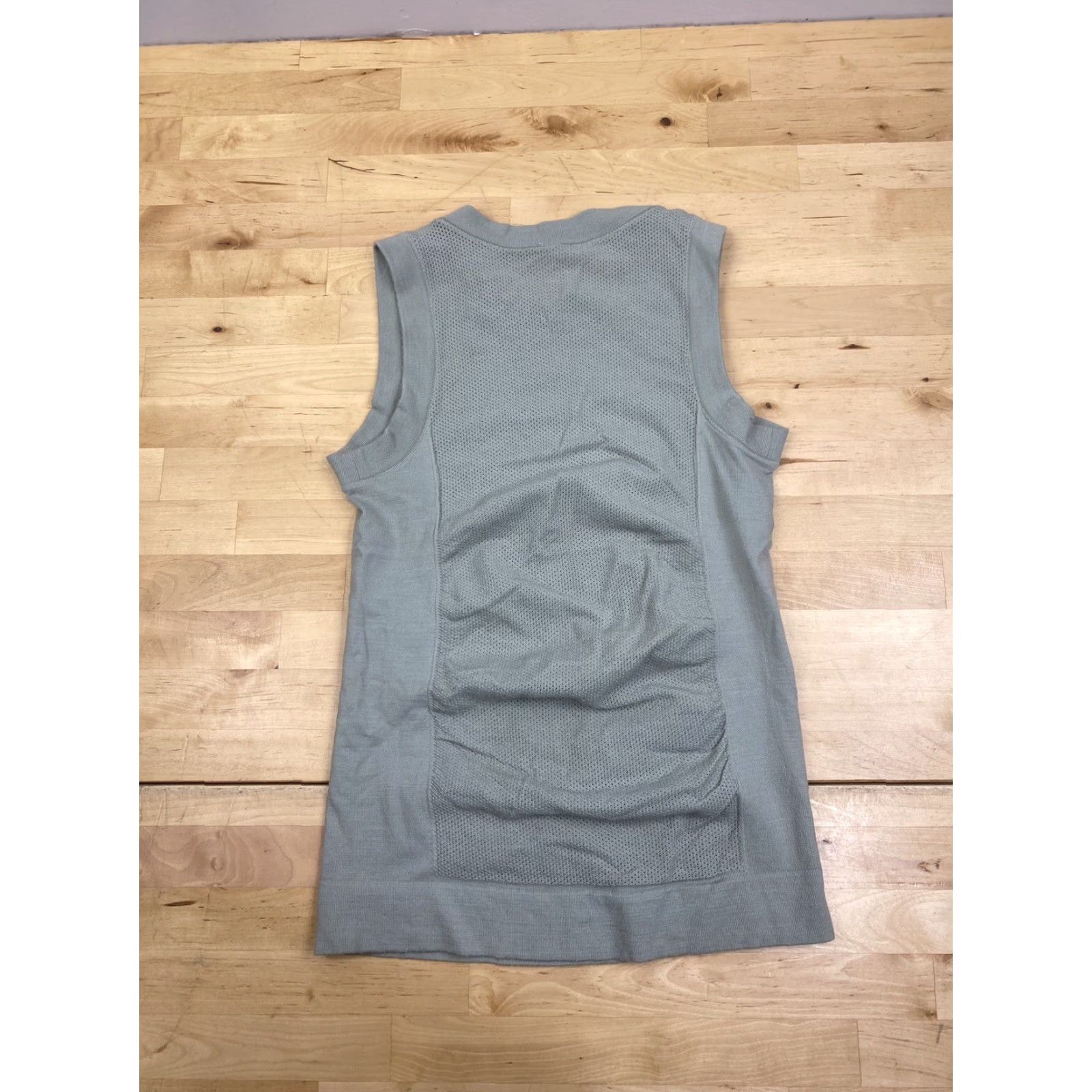 Athleta VINTAGE Athleta Top Womens XS Olive Green Sleeveless Casual Activewear #7606 Size XS / US 0-2 / IT 36-38 - 2 Thumbnail