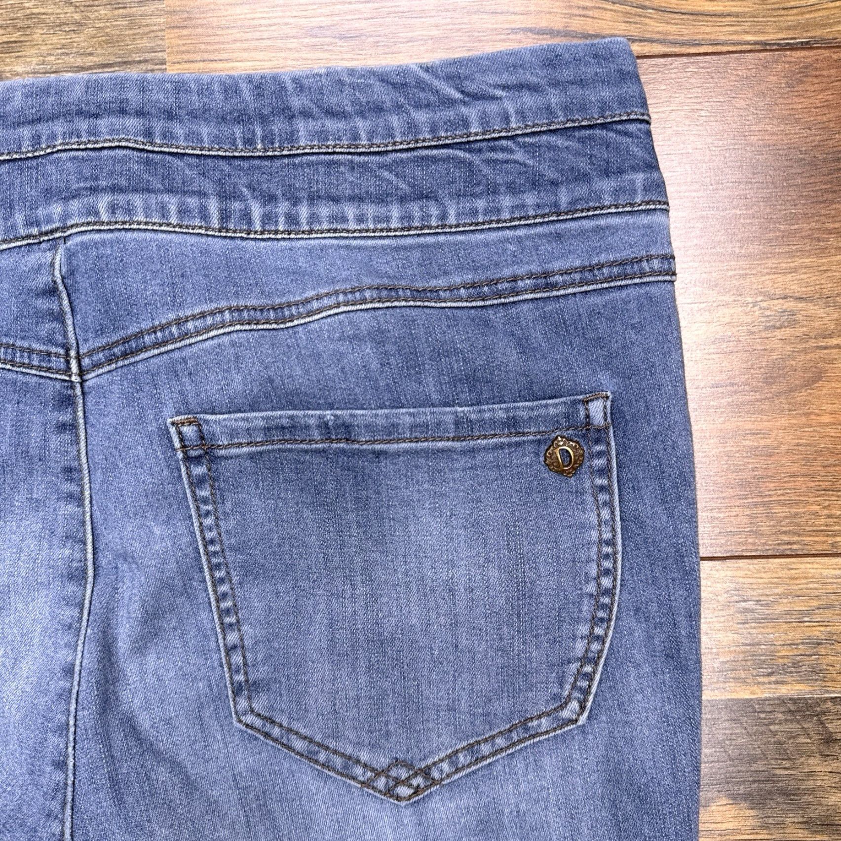 Vintage Democracy Blue 12 Distressed High Rise Ankle Skimmer Jeans User: Democracy Blue 12 Distressed High Rise Ankle Skimmer Jeans Size 34" / US 12 / IT 48 - 7 Thumbnail