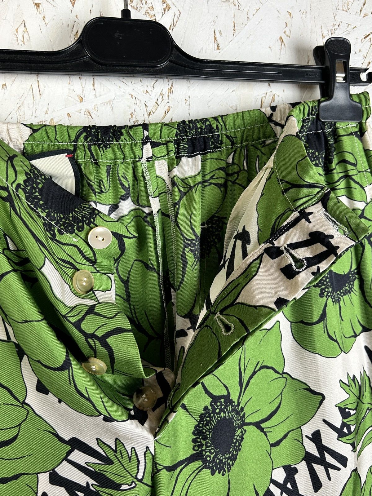 Gucci BNWT Gucci Poppy Flower Hawaii Print Silk Shorts Size 46 Size US 30 / EU 46 - 4 Thumbnail