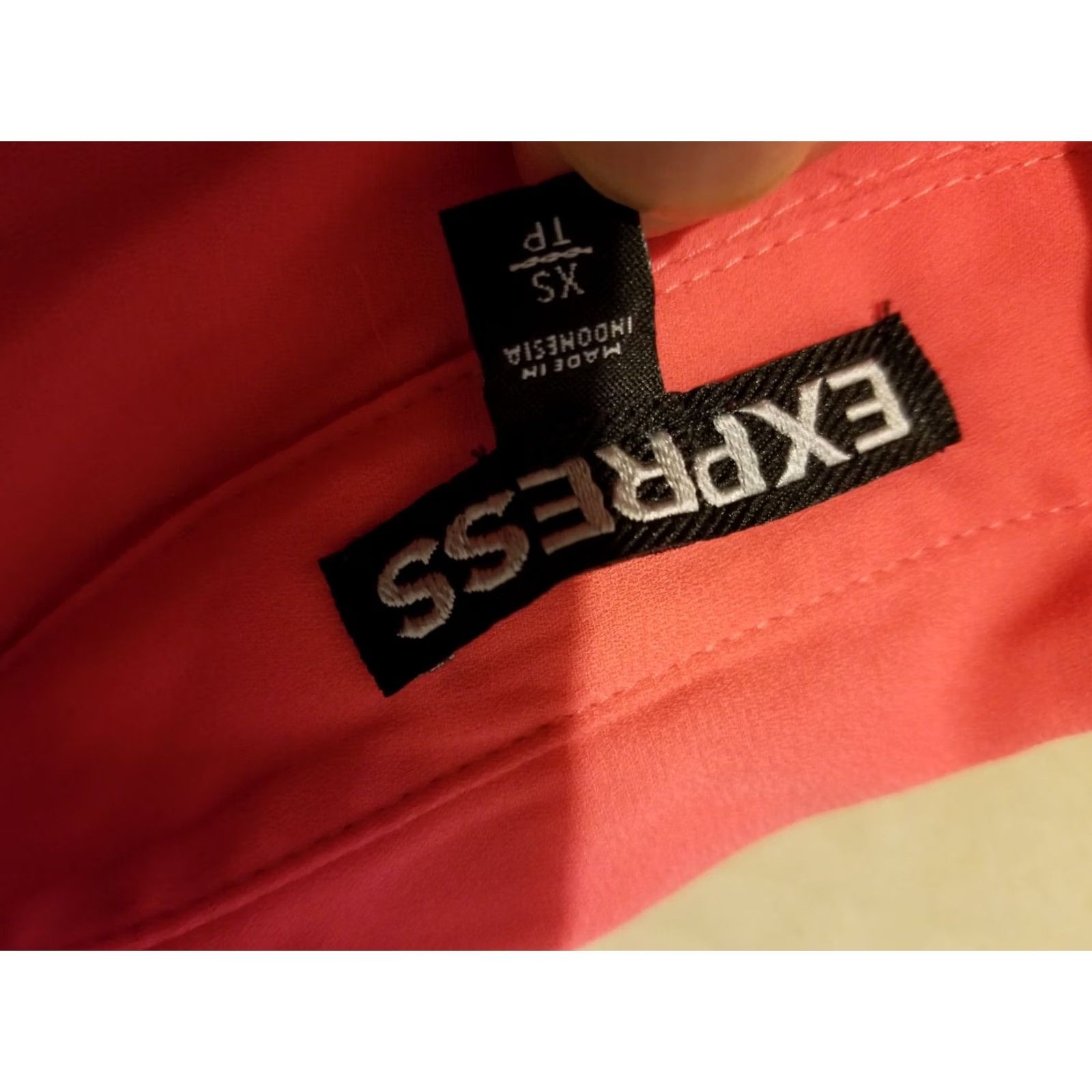 Express Express Dress Shirt Womens XS Red Button Blouse Size XS / US 0-2 / IT 36-38 - 3 Thumbnail