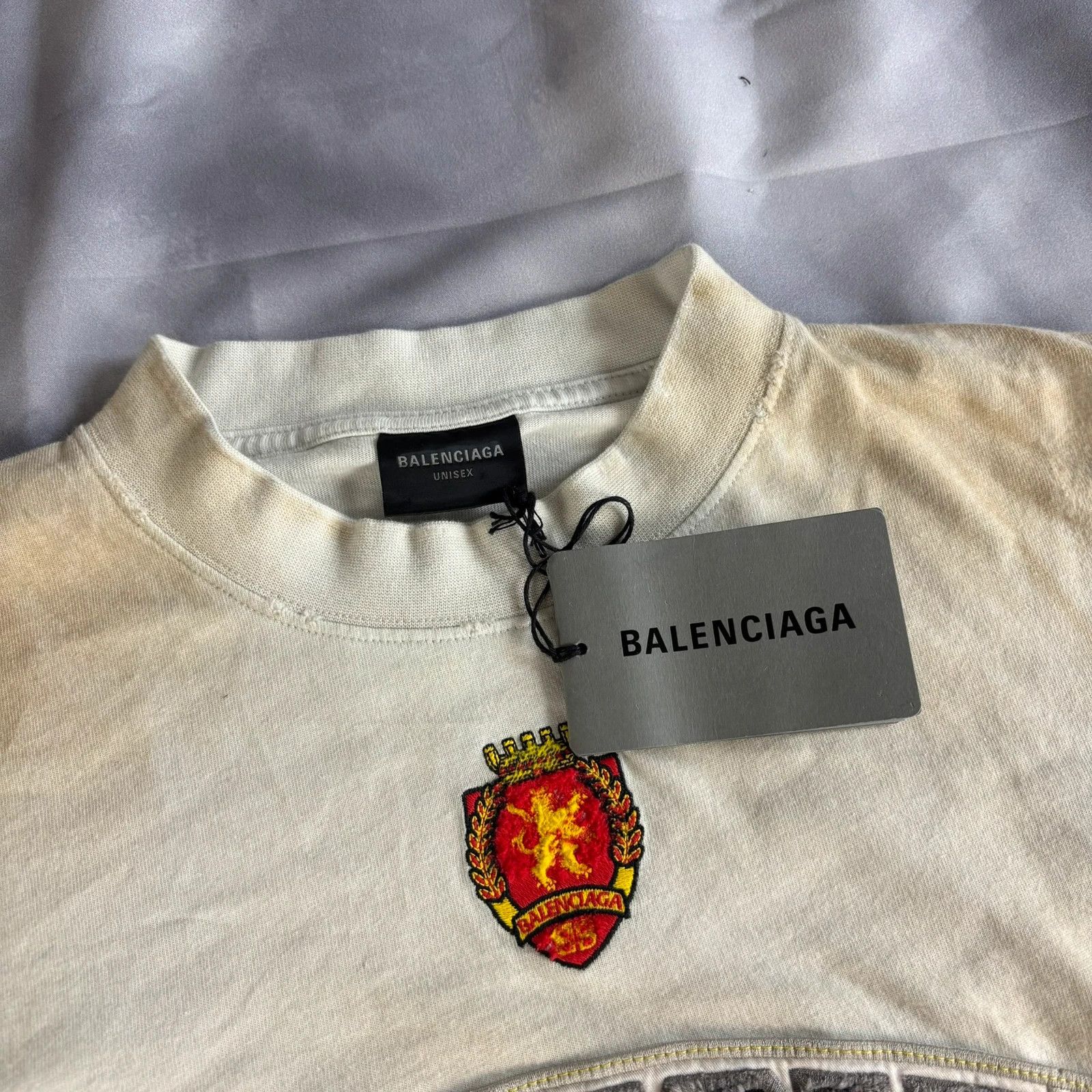 Balenciaga Balenciaga distressed t shirt skater Size US XXL / EU 58 / 5 - 3 Thumbnail