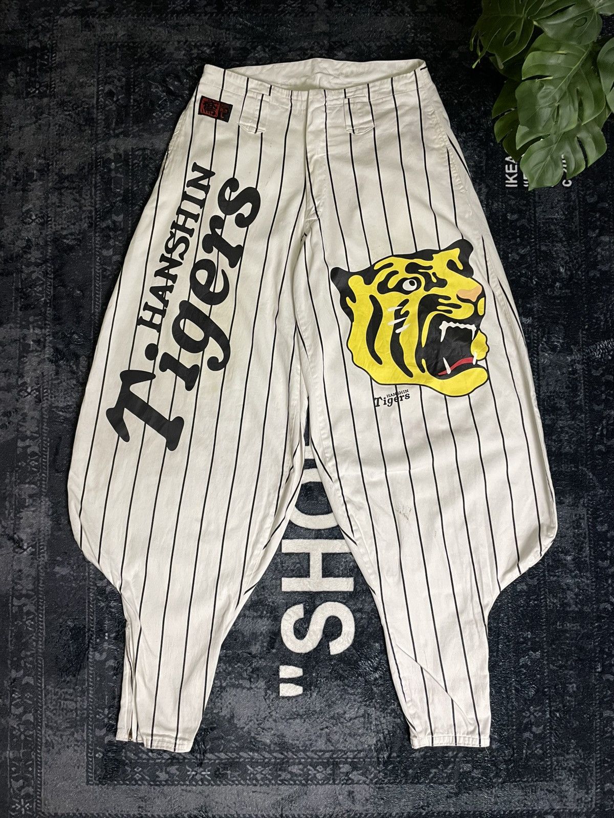 Toraichi Tobishozoku X Hanshin Tigers Pant