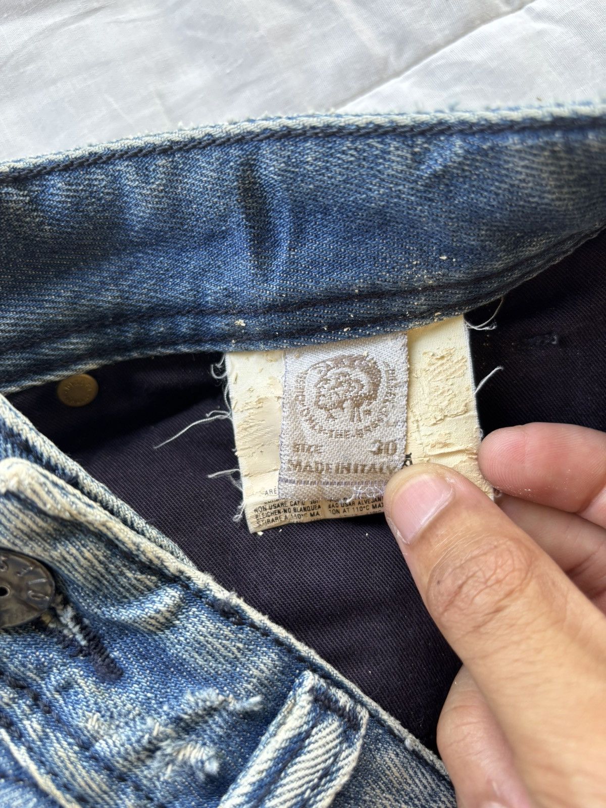 Diesel Vintage Diesel Safado Thrashed Distressed Denim Jeans Size US 33 - 12 Thumbnail