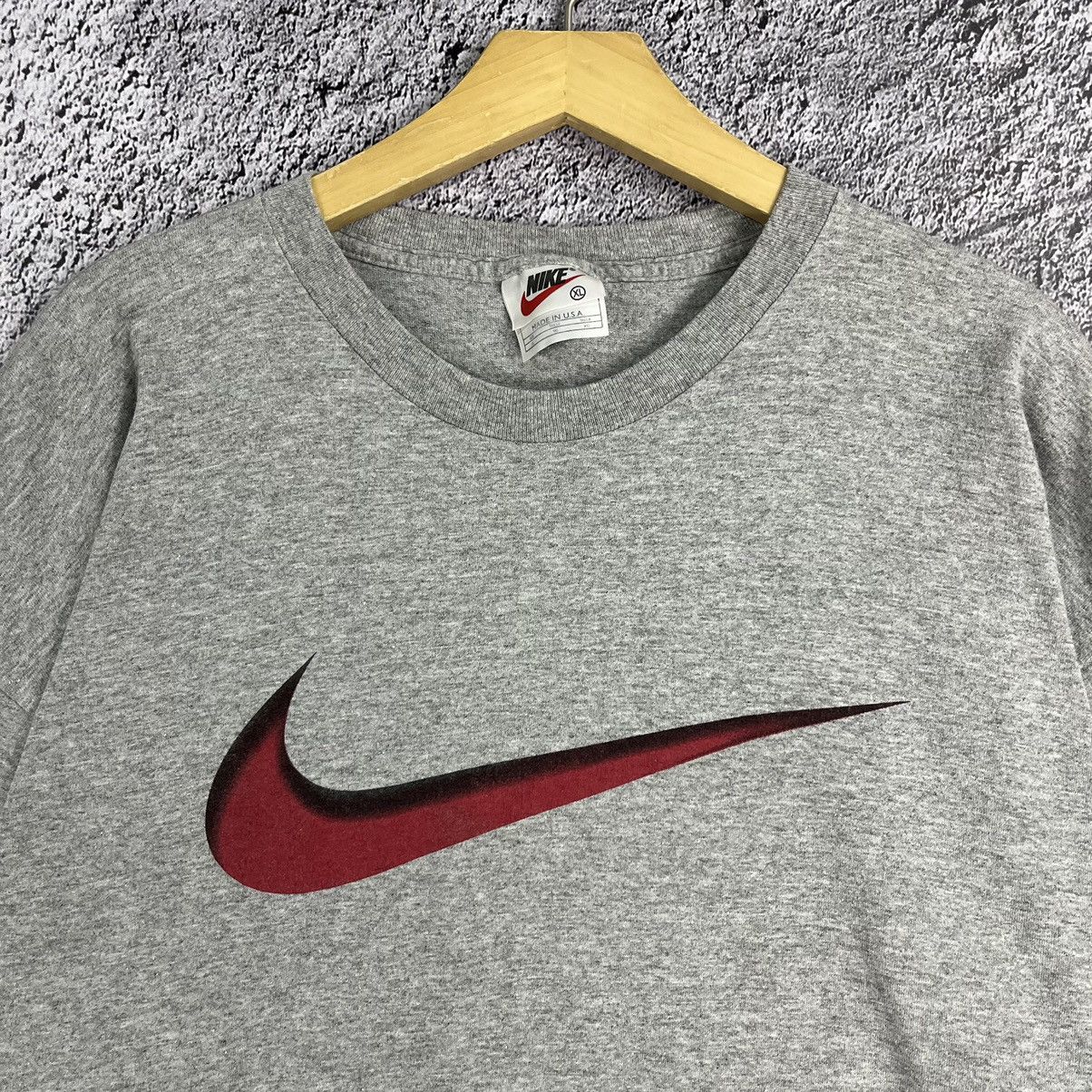 Nike × Vintage Nike Vintage 00s 🥵 Big Red centre swoosh logo t shirt tee Size US XL / EU 56 / 4 - 4 Thumbnail