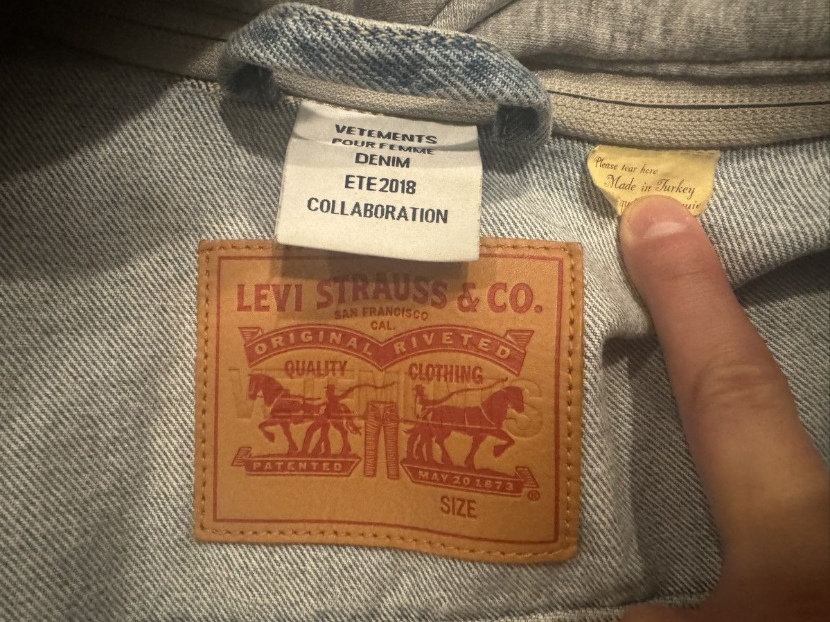 Levi's × Vetements Vetements x Levi’s 2018 Oversized Hooded Denim Jacket Size US S / EU 44-46 / 1 - 4 Thumbnail