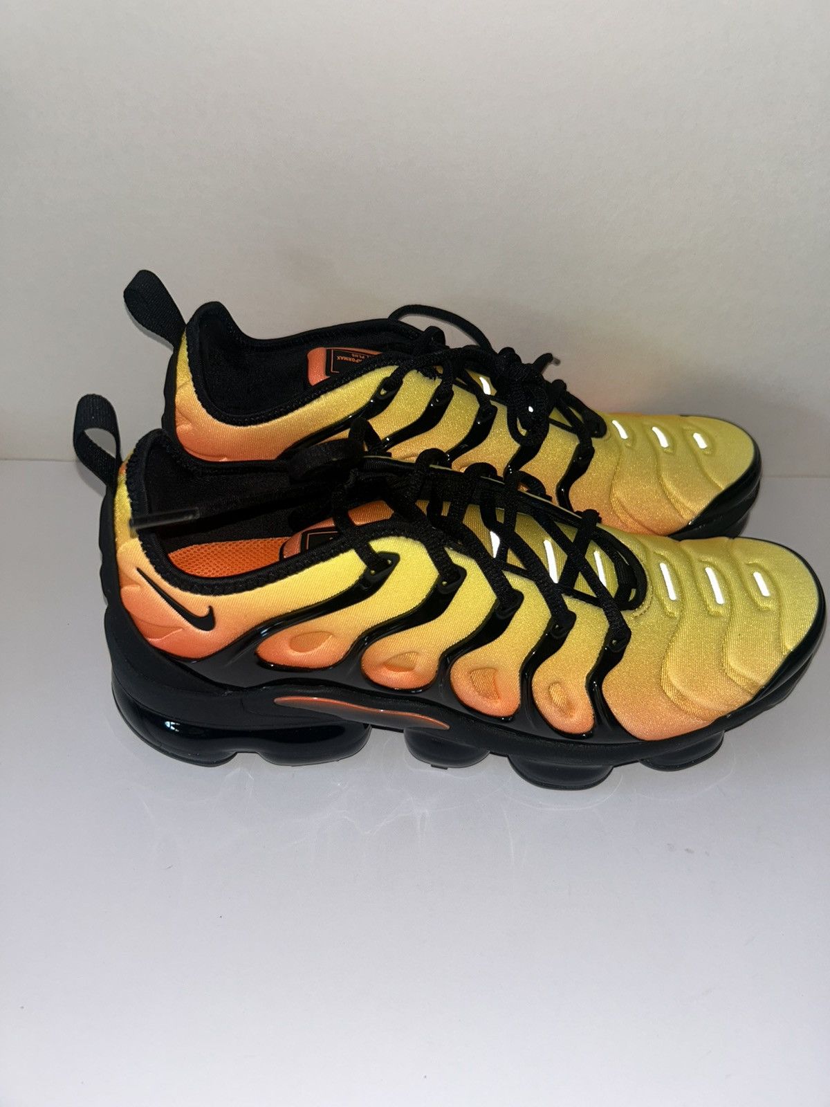 Nike Air Vapormax Plus Size US 9 / EU 42 - 10 Thumbnail