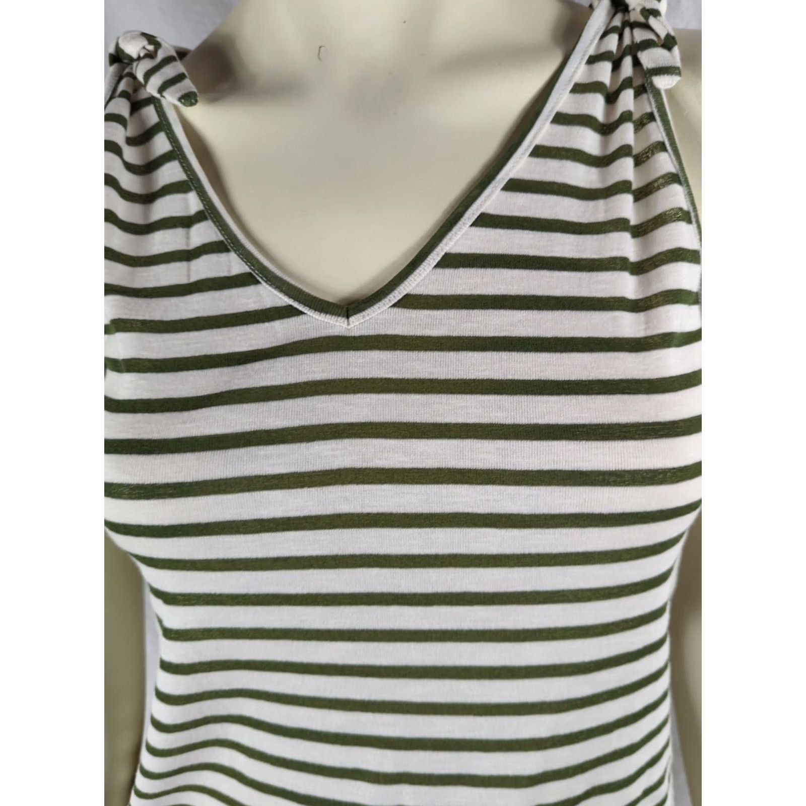 CO Hailey & Co Tank Women S Green Stripe V-Neck Tank Top NWT Bow Knit Cotton Blend Shirt Casual Travel Womens Size S / US 4 / IT 40 - 2 Thumbnail