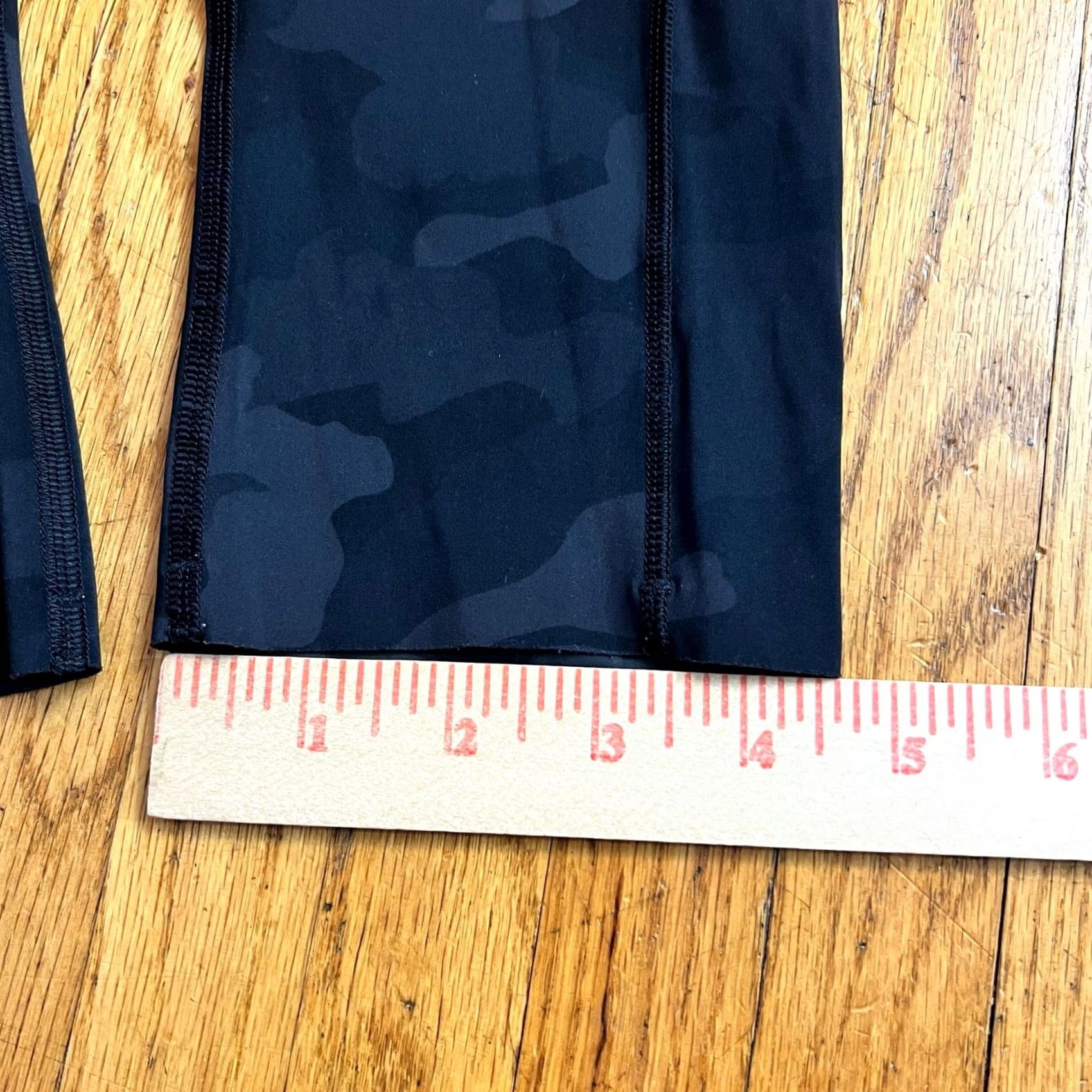 Lululemon VINTAGE Lululemon Leggings Crop II Cut Off Camo Multi Grey Womens 4 Fast Free Capri Gray Women Size 27" / US 4 / IT 40 - 8 Thumbnail