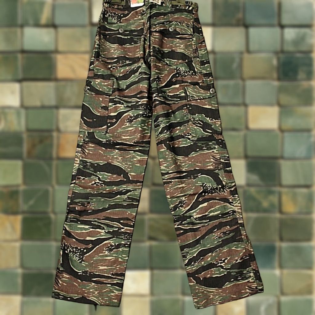 Vintage VINTAGE Gung Ho Tiger Stripe Camo Pants Mens 28 Long 70s 80s NOS Military Look 32.5 Inseam Size US 28 / EU 44 - 1 Thumbnail