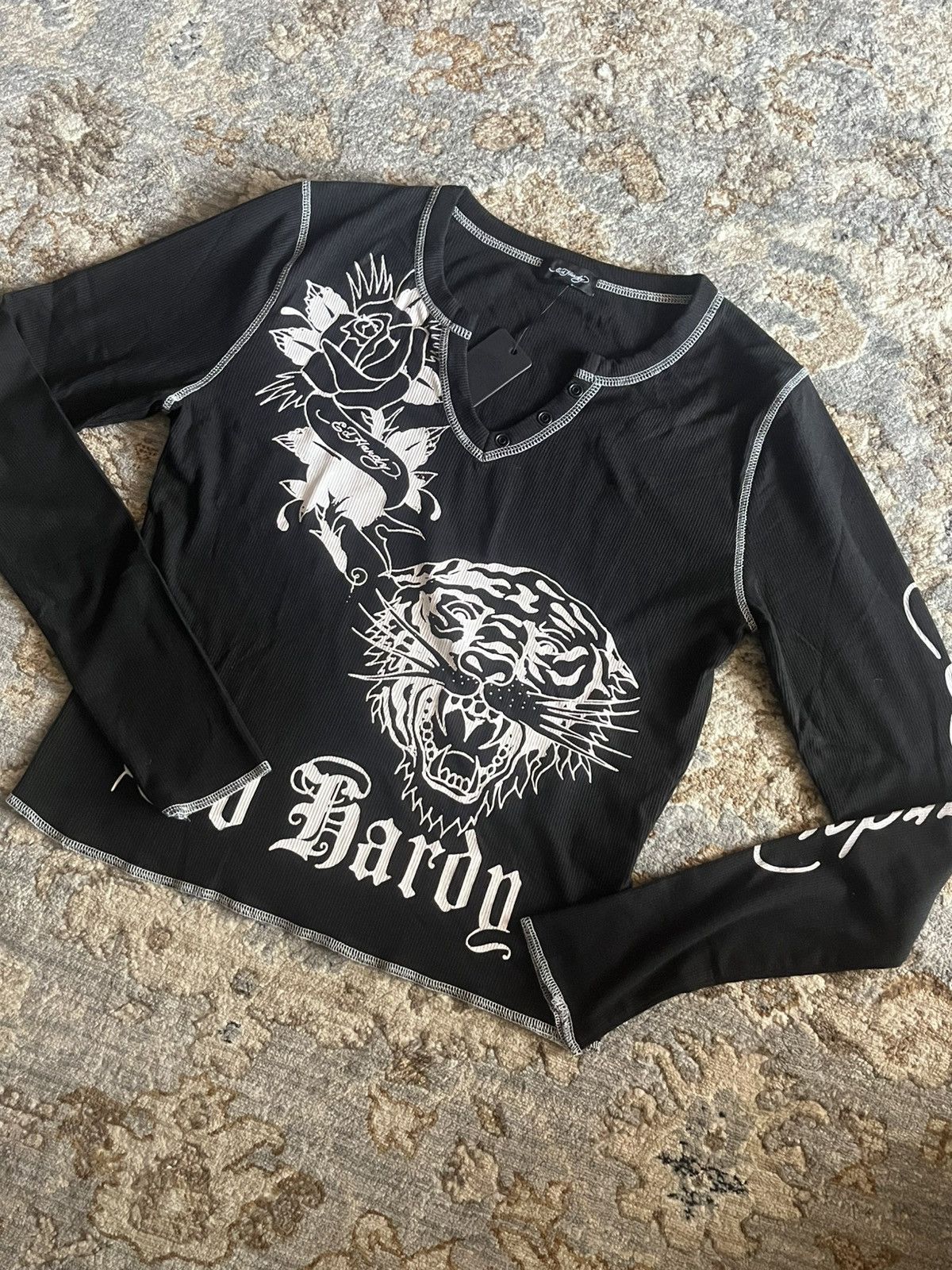 Ed Hardy WOMENS ED HARDY GRAPHIC CROPPED THERMAL BLACK/WHITE XL NWT Size XL / US 12-14 / IT 48-50 - 1 Thumbnail