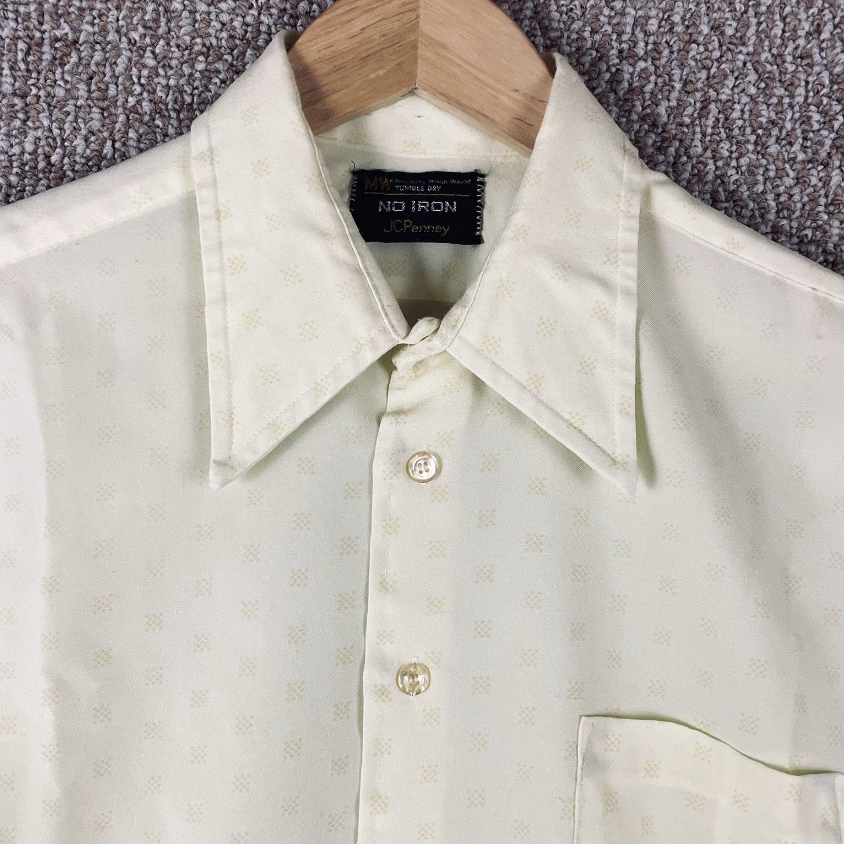 JCPenney VINTAGE Shirt Mens 18 70s Knit Dagger Rockabilly Club Disco Button Retro F253 Geometric Short Sleeve Collared Button-Up Size US XXL / EU 58 / 5 - 2 Thumbnail