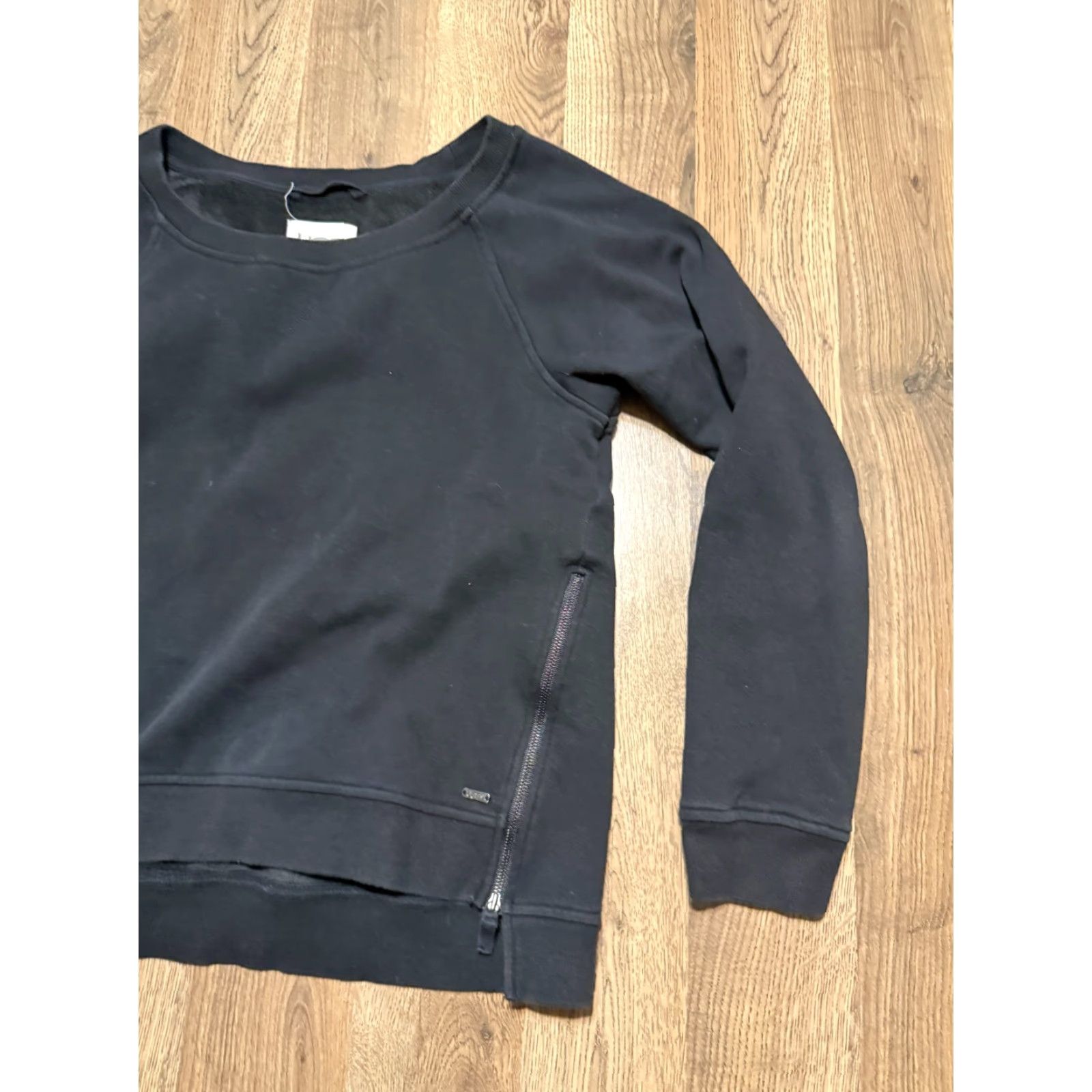 Ugg UGG Sweater Women Size Small Black Crewneck Front Sides Zipper Pullover Size S / US 4 / IT 40 - 4 Thumbnail