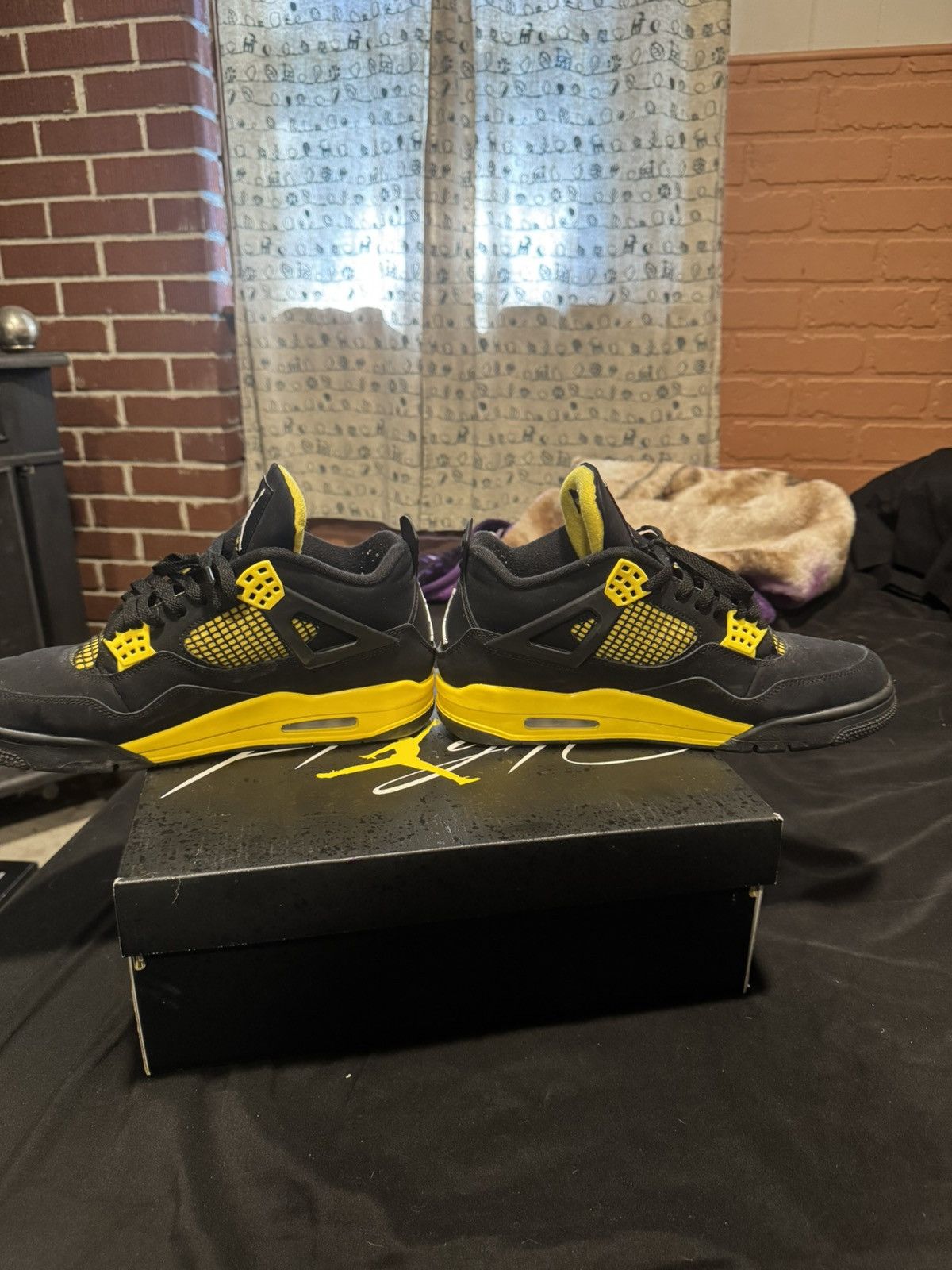 Jordan Brand Retro Jordan 4 Thunder Size US 10.5 / EU 43-44 - 4 Thumbnail
