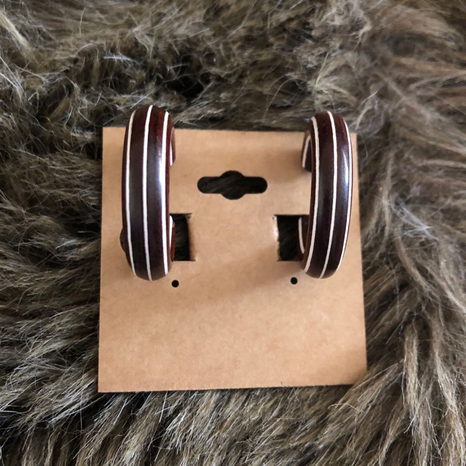 Vintage Vintage 70s brown and white stripe hoop clip ons Size ONE SIZE - 2 Thumbnail