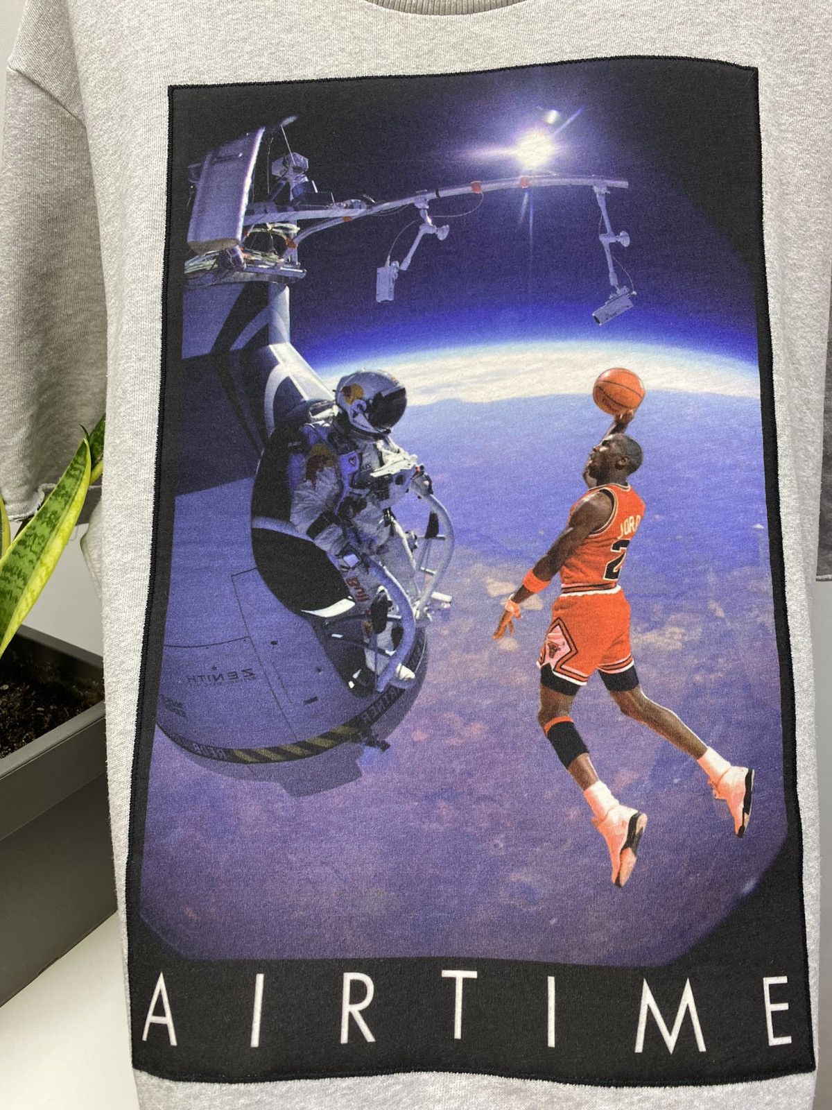 NBA Two Angel Jordan in Space NBA Basketball Sweatshirt Short SL Size US XXL / EU 58 / 5 - 9 Thumbnail