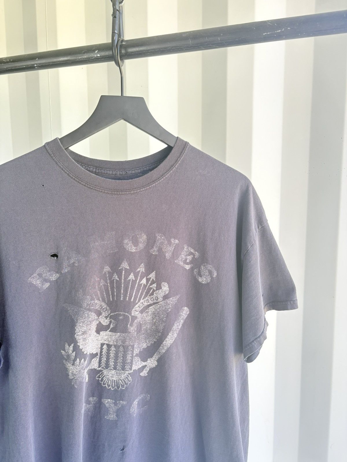 Band Tees Vintage Ramones Shirt Distressed Faded Grunge Band Size US XL / EU 56 / 4 - 2 Thumbnail