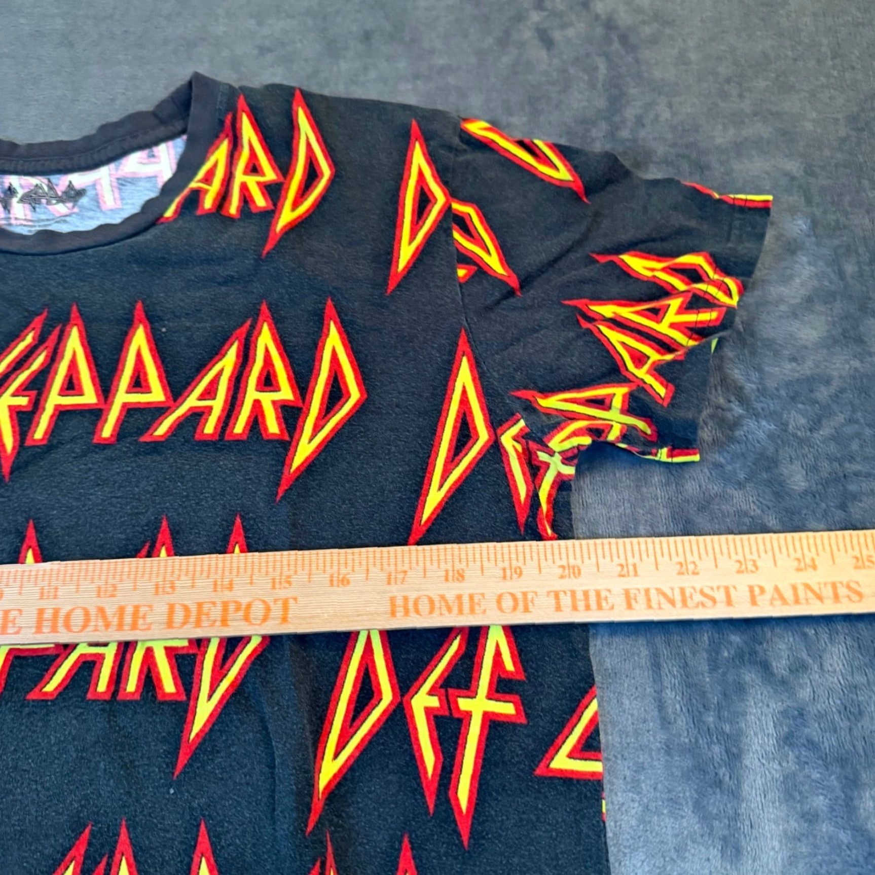 Gloverall Def Leppard All Over Print T-Shirt Mens Large Black Graphic Rock Band Tee Size US L / EU 52-54 / 3 - 5 Thumbnail