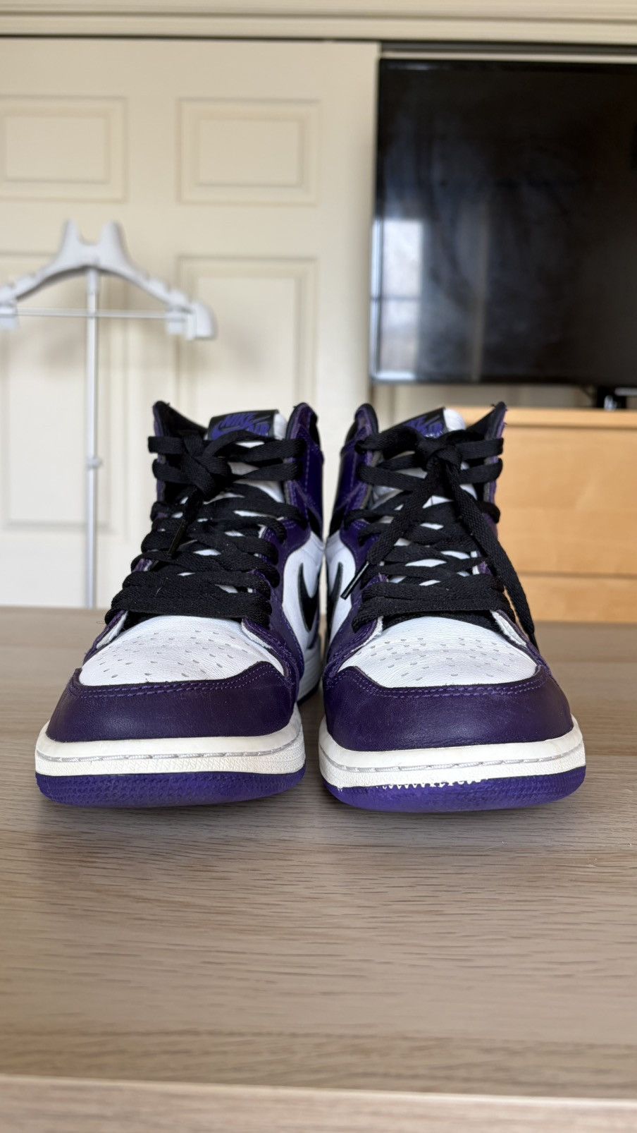 Jordan Brand Nike Air Jordan 1 Retro High OG Court Purple – Size 8.5 Size US 8.5 / EU 41-42 - 4 Thumbnail