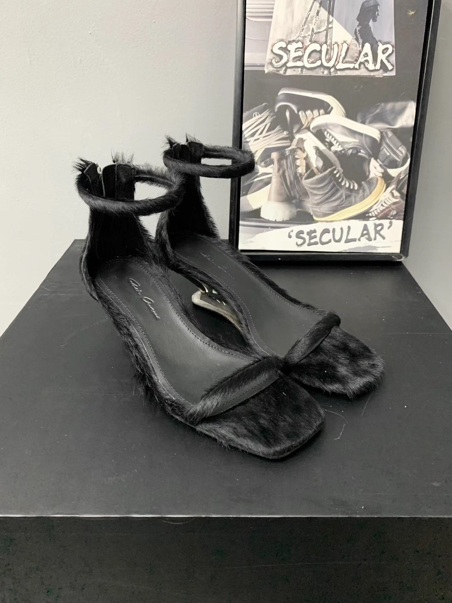 Rick Owens Rick Owens 23SS Ponyhair Transparent Heel Sandals K34 Size US 5 / IT 35 - 2 Thumbnail