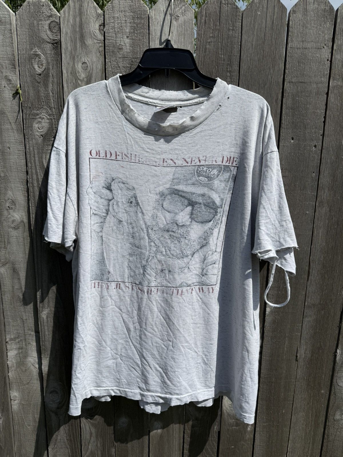 Vintage Vintage 90s Old Fishermen Never Die Tshirt Size US XL / EU 56 / 4 - 1 Thumbnail