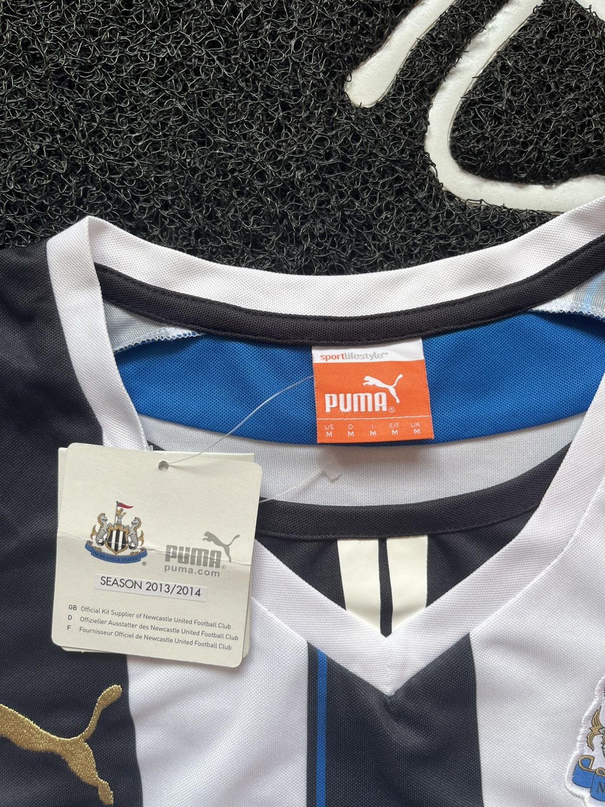 Puma Newcastle United Puma Football Shirt Soccer Jersey 2013/14 Size US M / EU 48-50 / 2 - 3 Thumbnail
