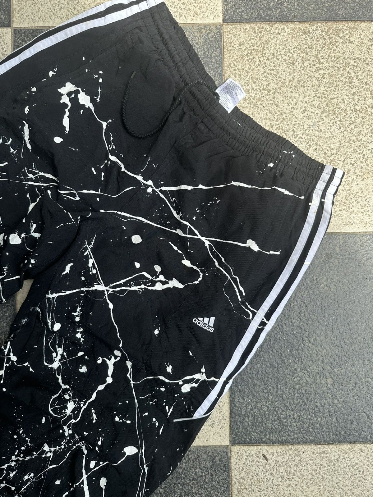 Adidas ADIDAS BAGGY PANTS PAINTED Size US 32 / EU 48 - 2 Thumbnail