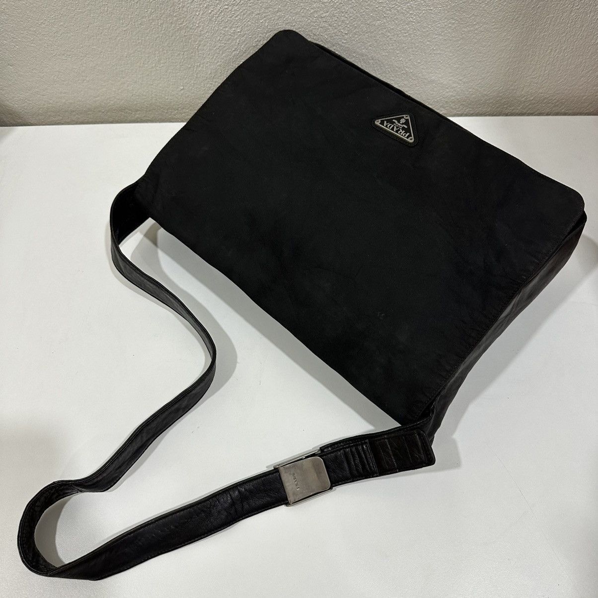Prada AUTHENTIC PRADA NYLON TRIMMED LEATHER SHOULDER BAG Size ONE SIZE - 6 Thumbnail